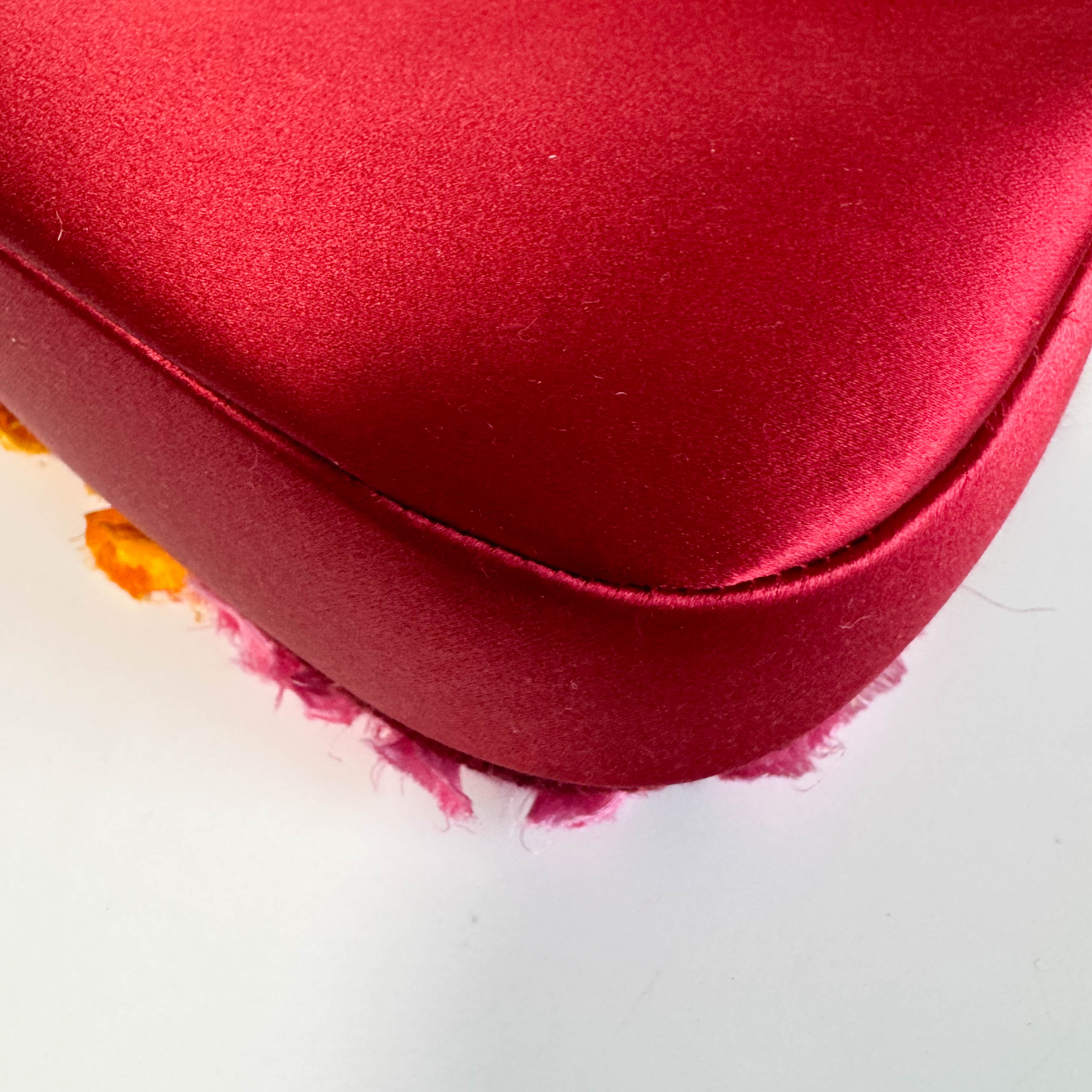 Malice Pearl Chain Silk Burgundy
Multicolor Shoulder Bag