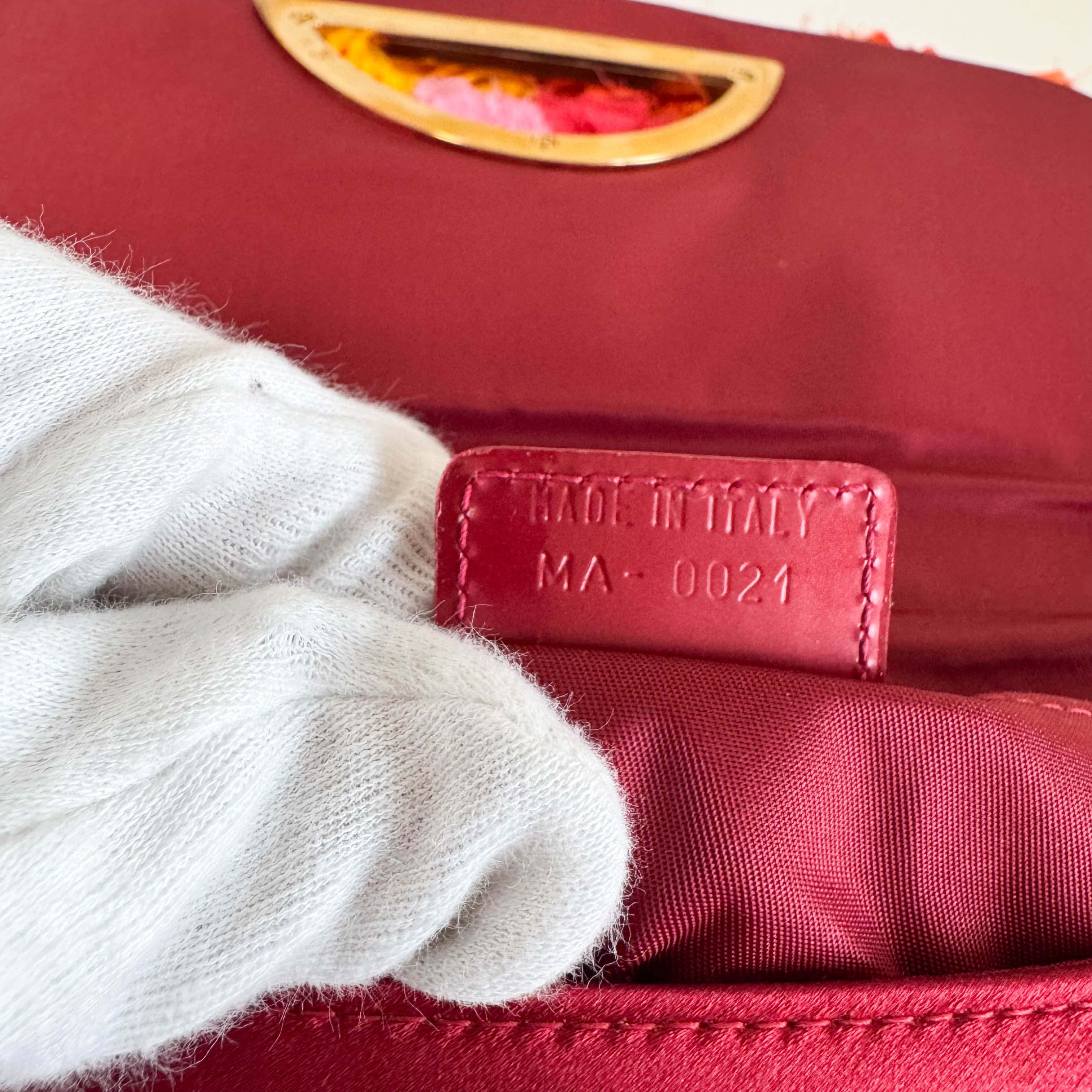 Malice Pearl Chain Silk Burgundy
Multicolor Shoulder Bag