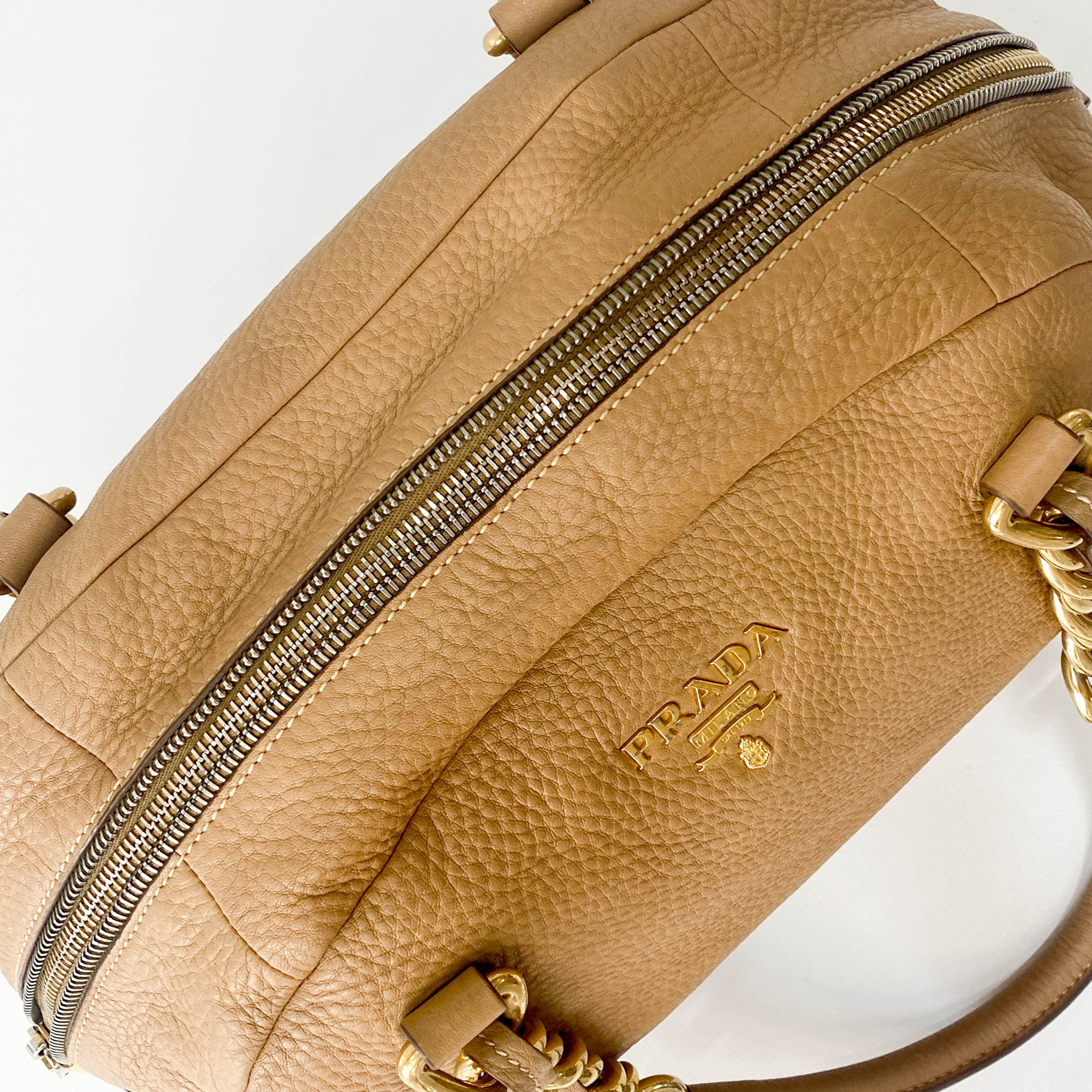 ショルダーバッグ・ポシェット Prada Calf Leather Handbag With Gold-Tone Chain Strap Prada Pattina Black Calf Leather Studded Flap Chain