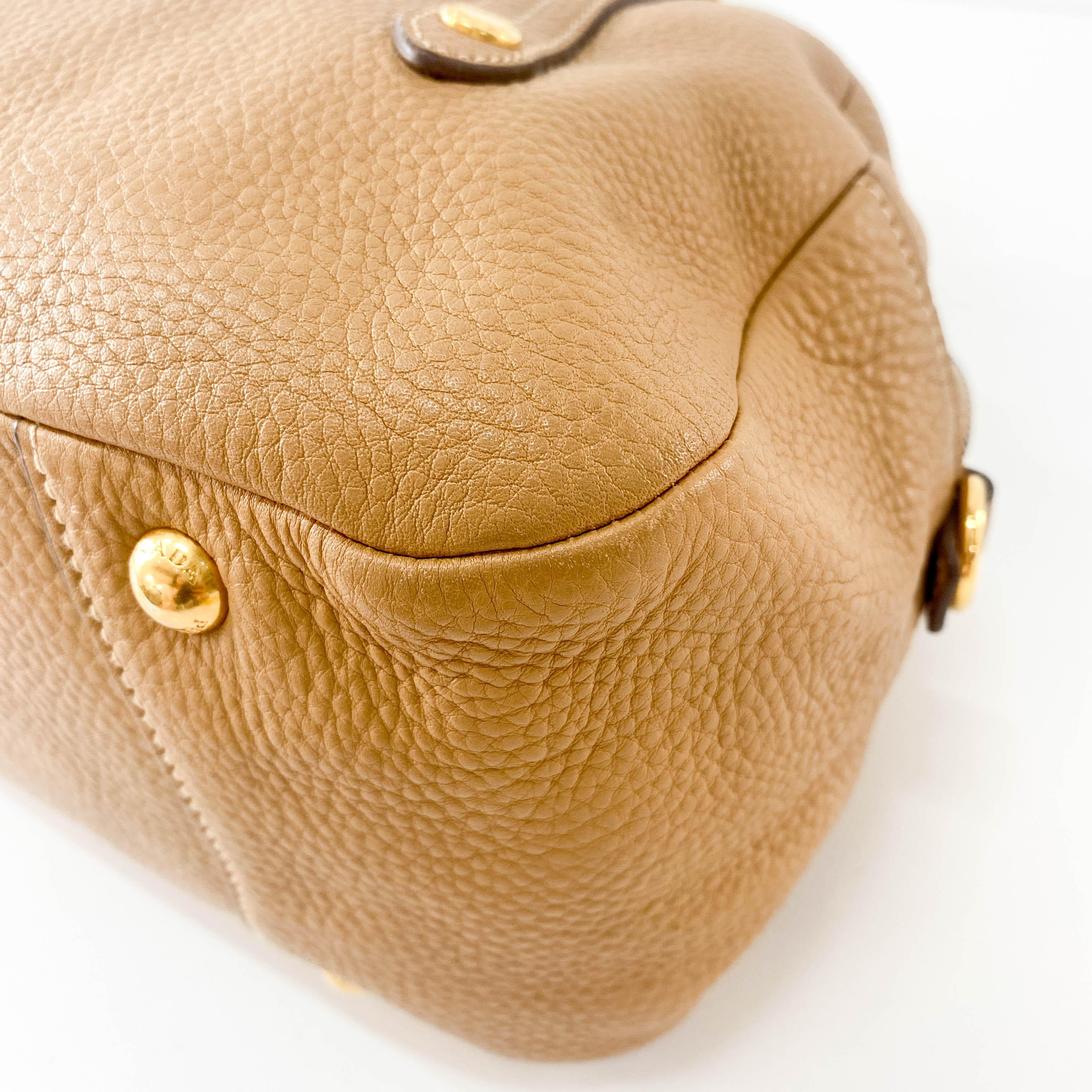 PRADA Chain Detail Calf Leather Shoulder Bag – HIVE PRELOVED
