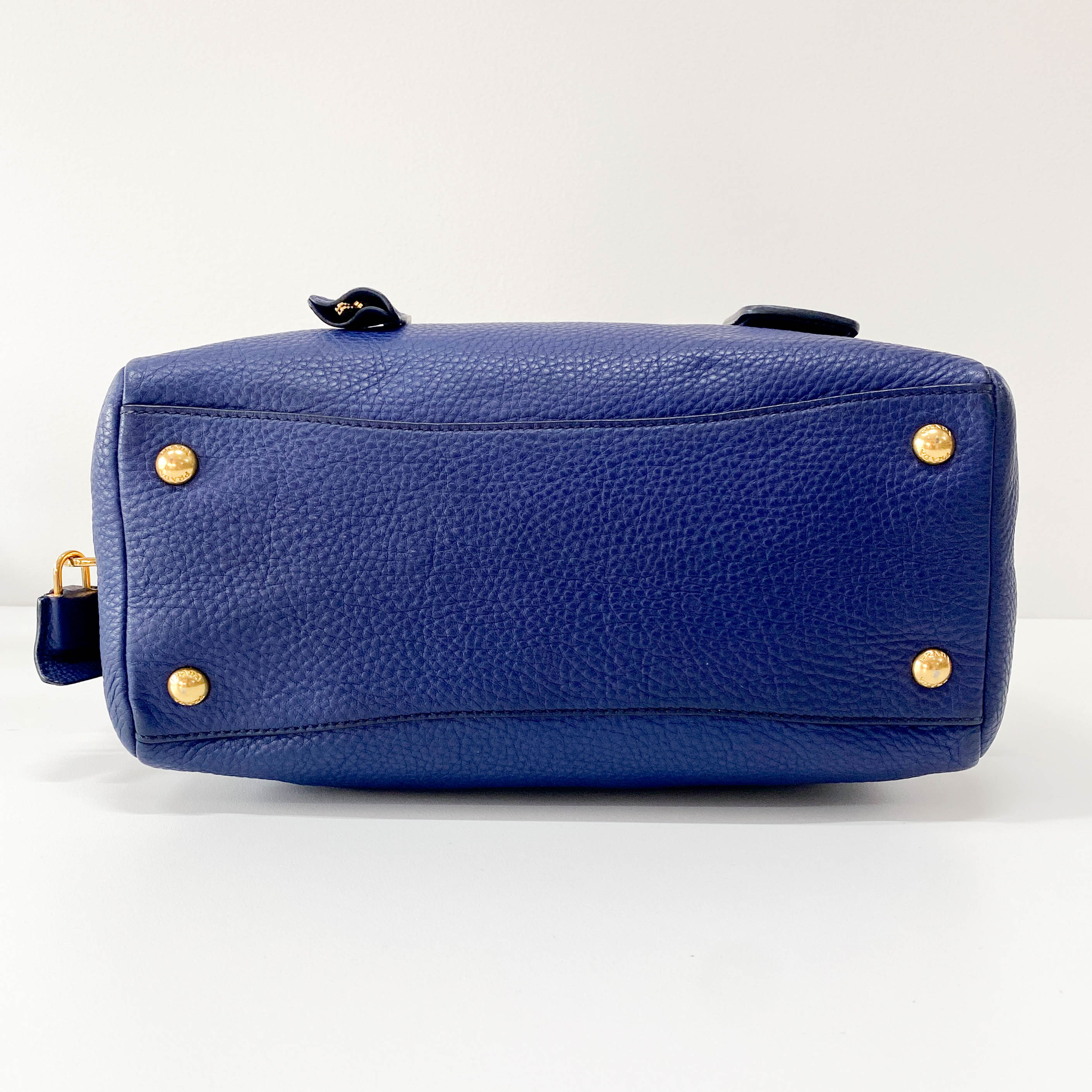 Vitello Daino Navy Leather Shoulder Bag