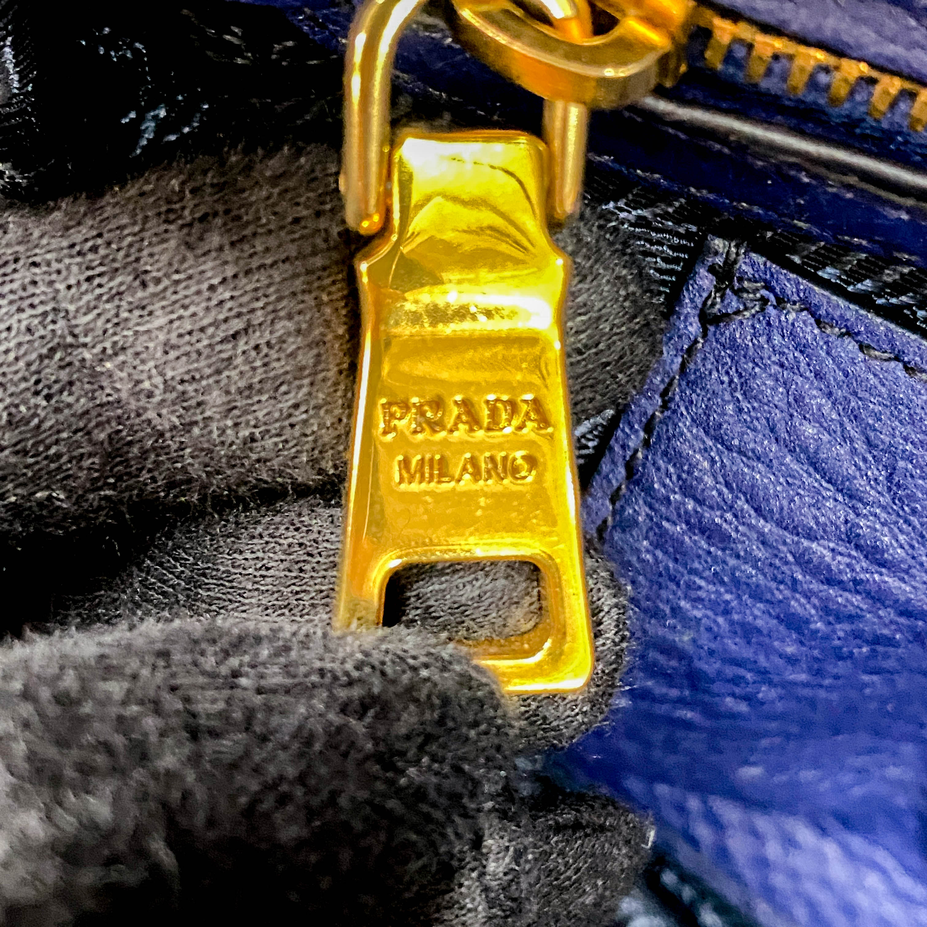 Vitello Daino Navy Leather Shoulder Bag