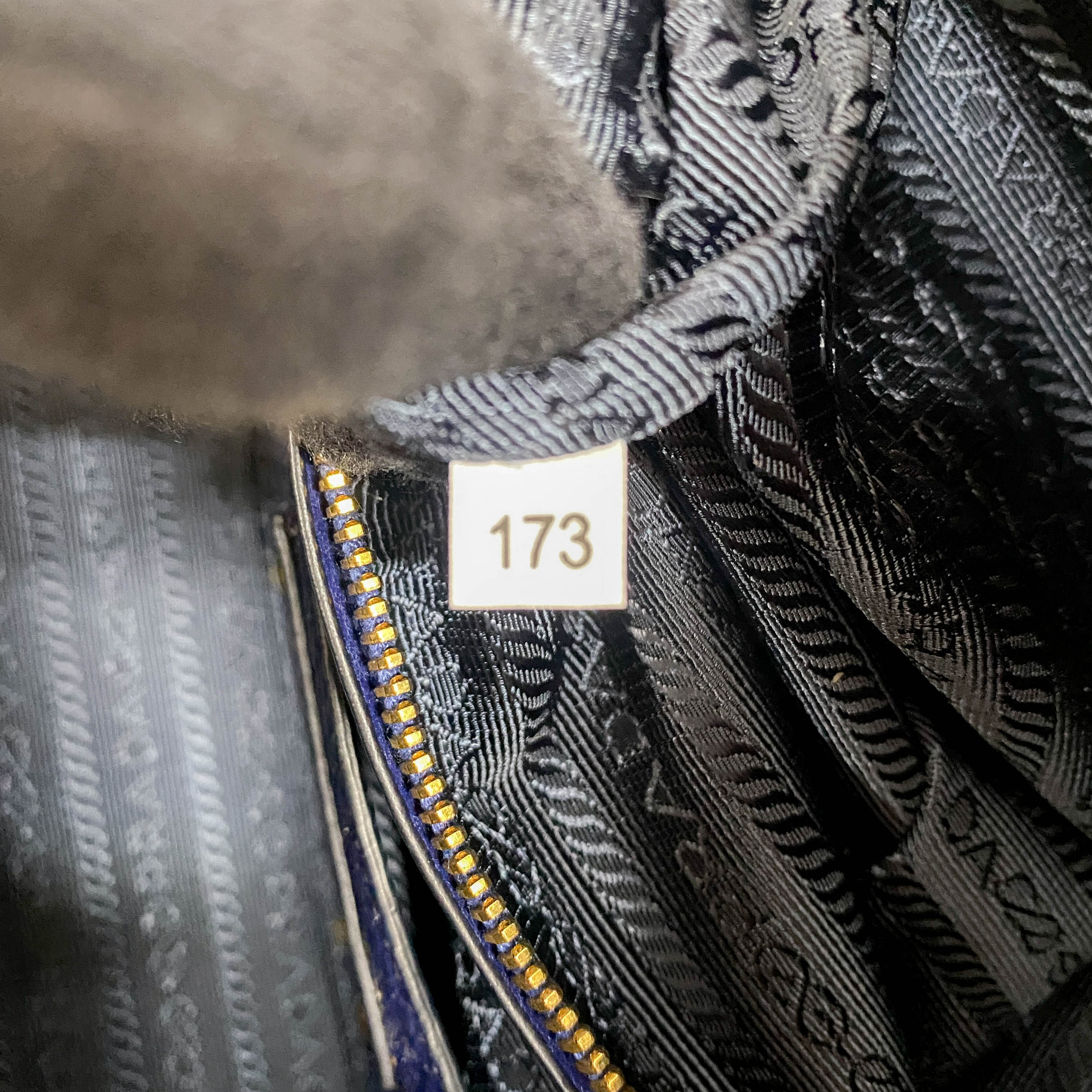 Vitello Daino Navy Leather Shoulder Bag