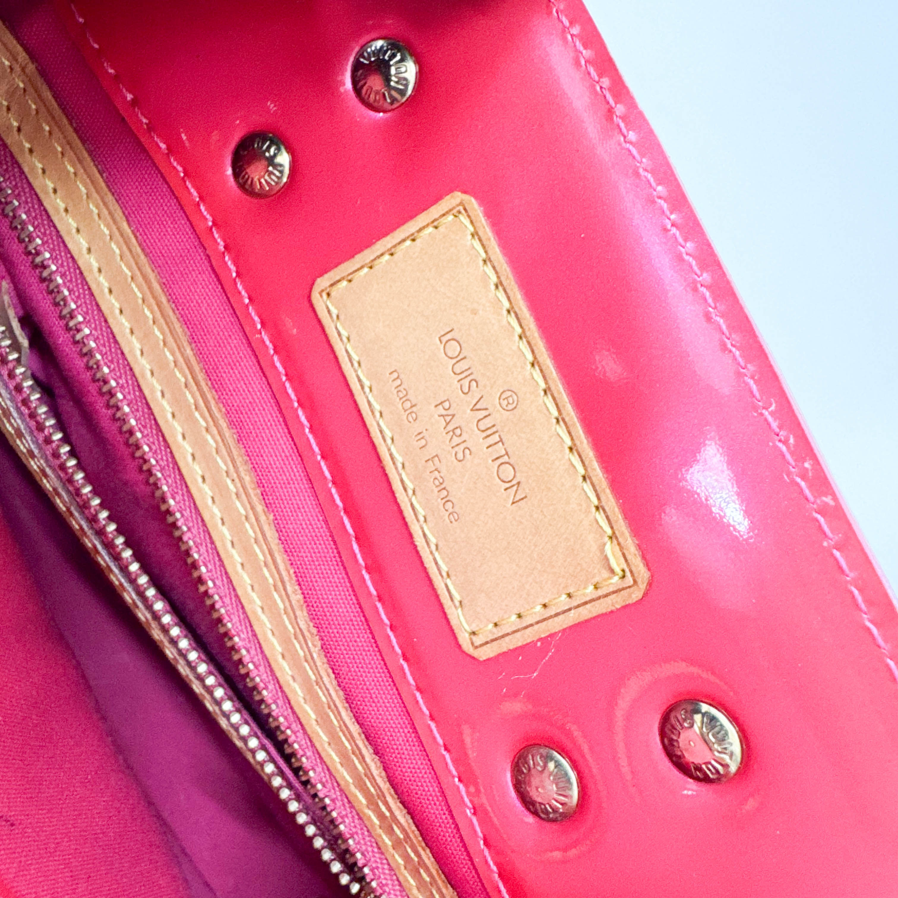 【希少】 LOUIS VUITTON Monogram Vernis Reade PM 2024 ピンク Louis Vuitton Reade PM Tote Neon Pink in Monogram Vernis