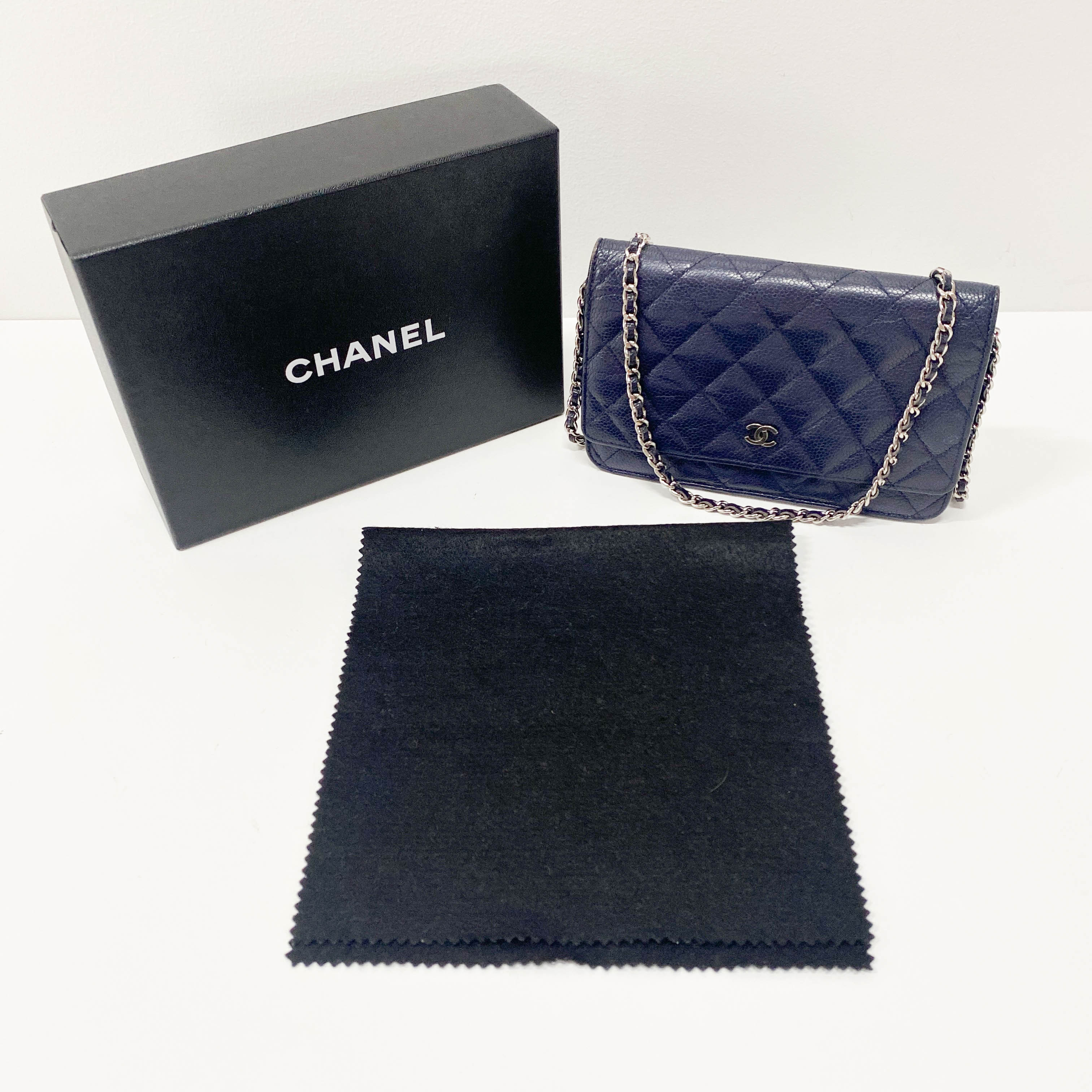 Matelassé Navy Leather Chain Pouch