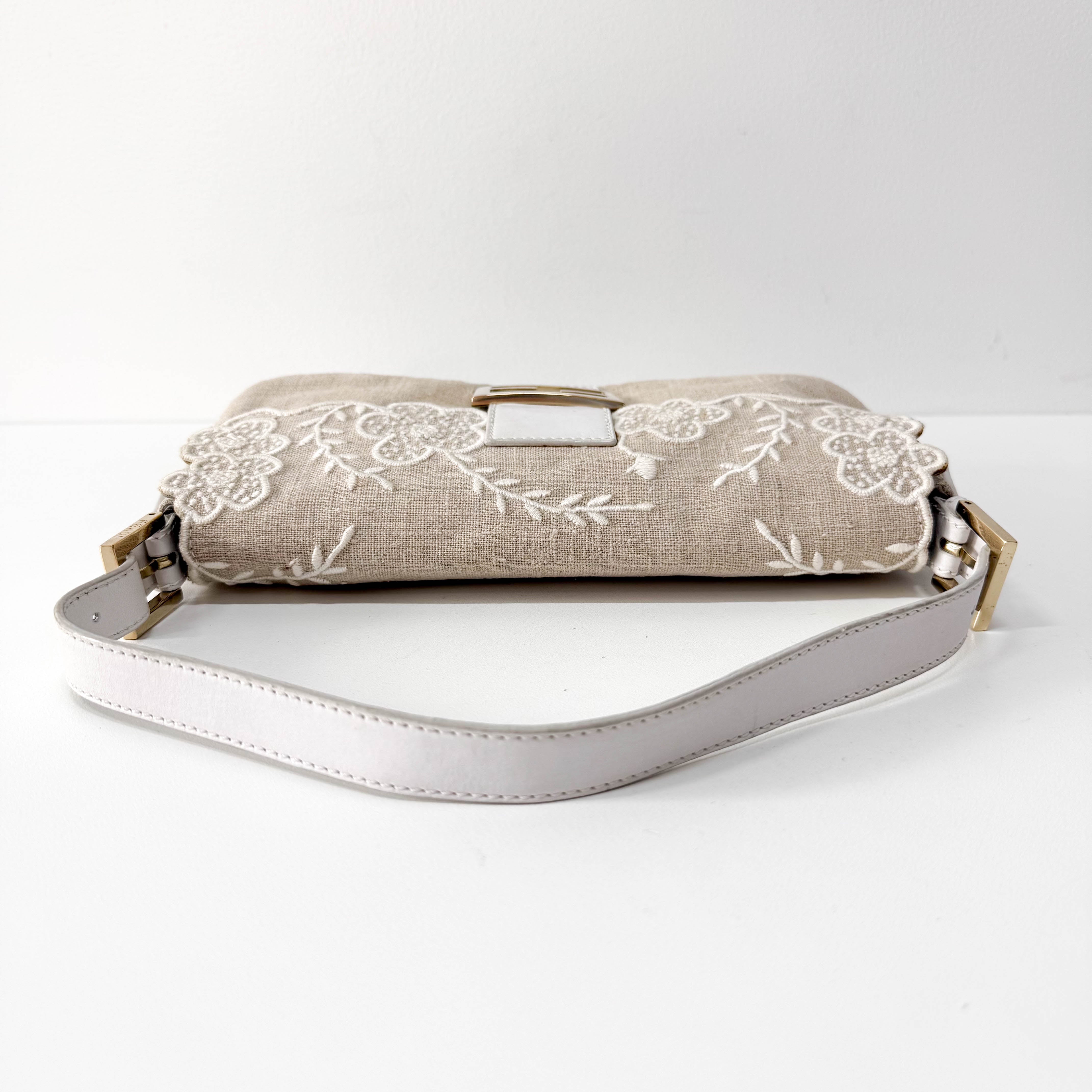 Baguette Beige Raffia Flower Embroidery