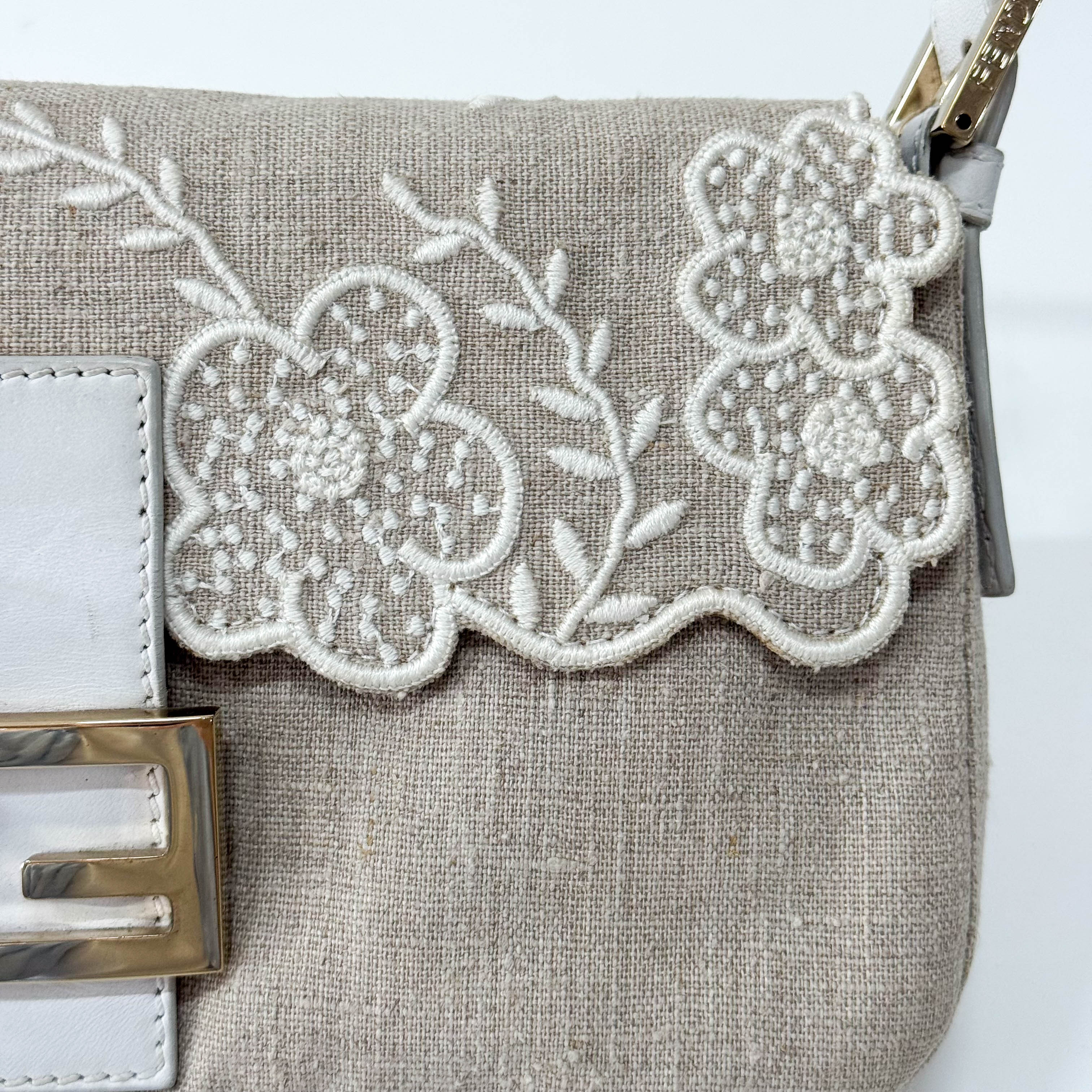 Baguette Beige Raffia Flower Embroidery