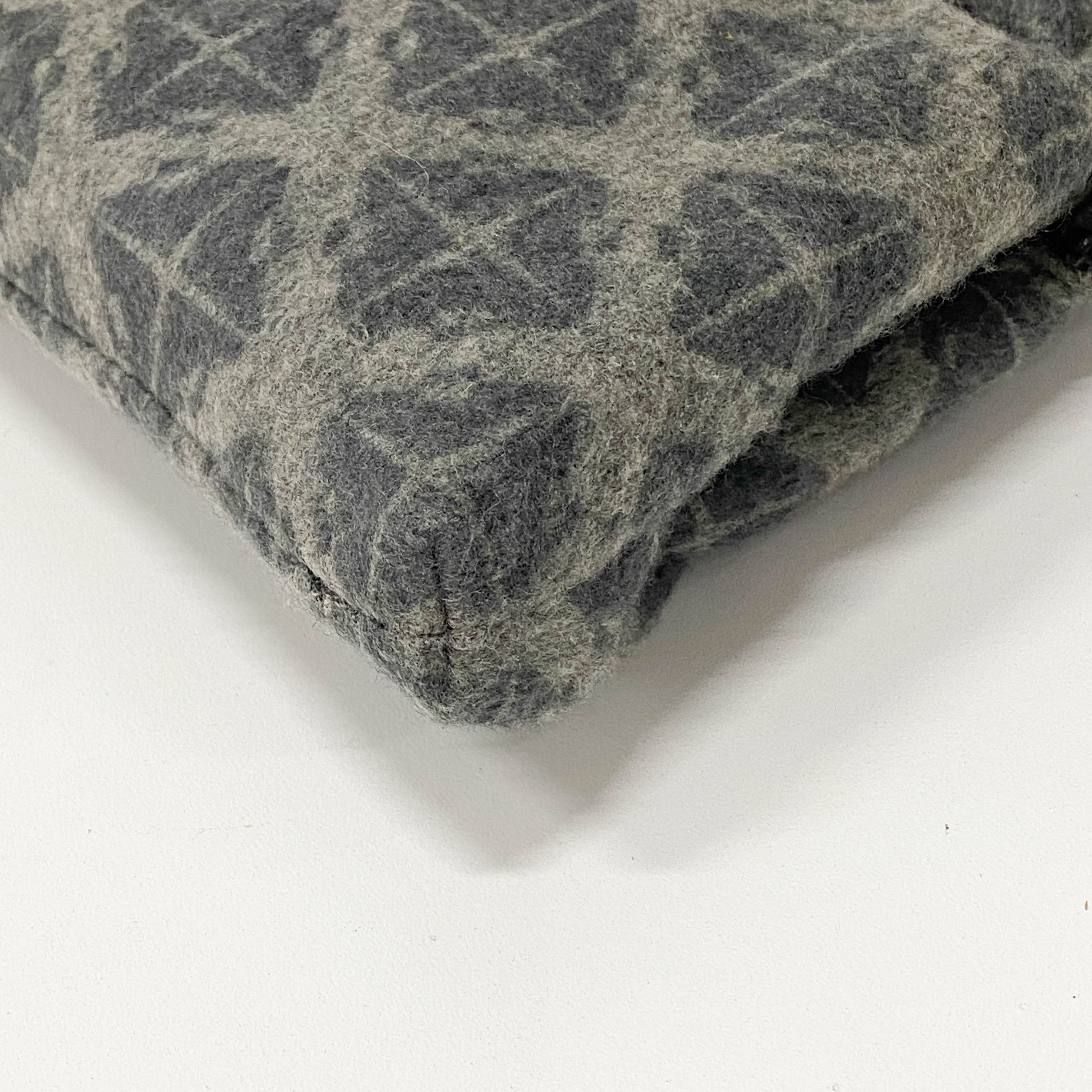 Grey Cross Pattern Wool Shoulder Bag