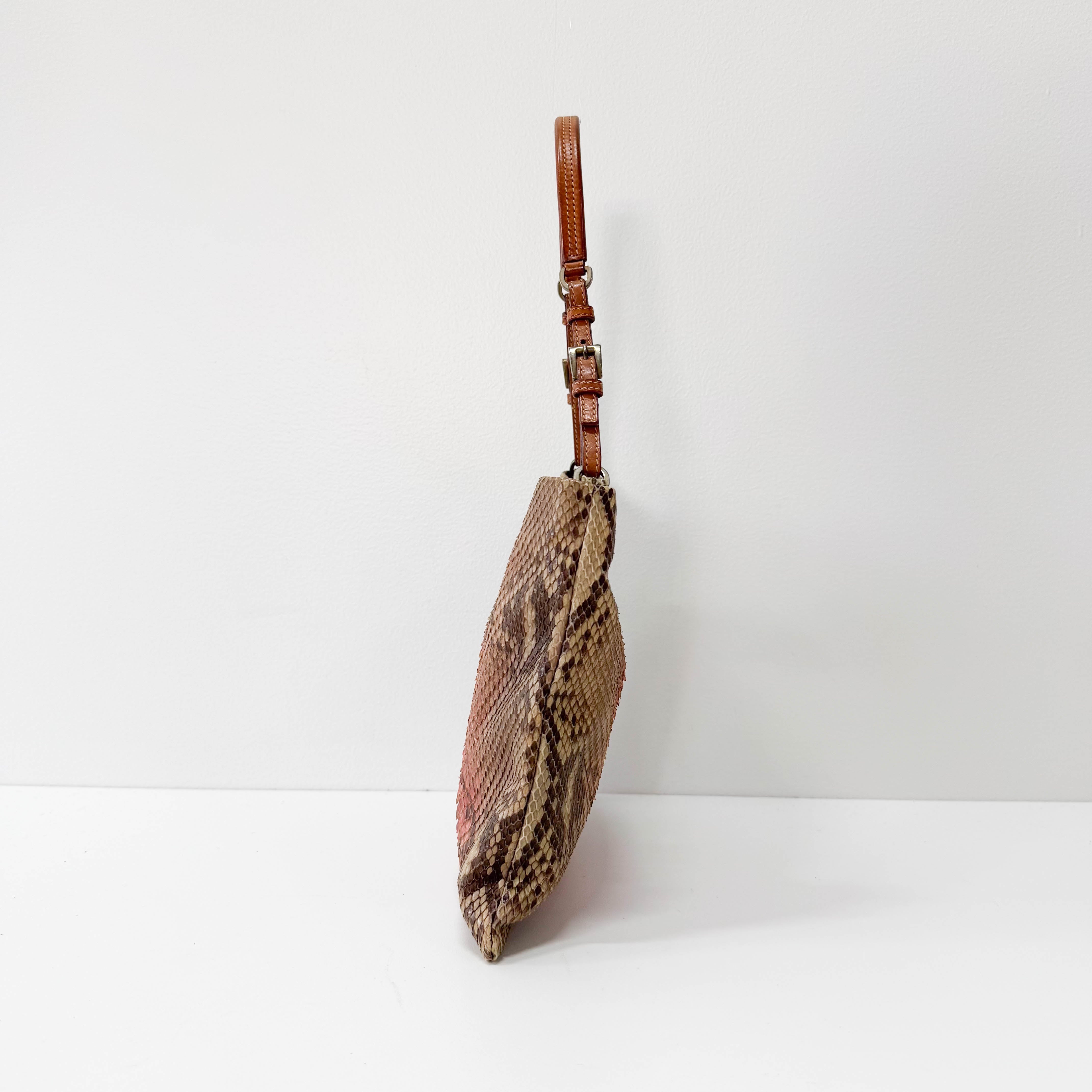 Leather Gradation Pink Shoulder Bag