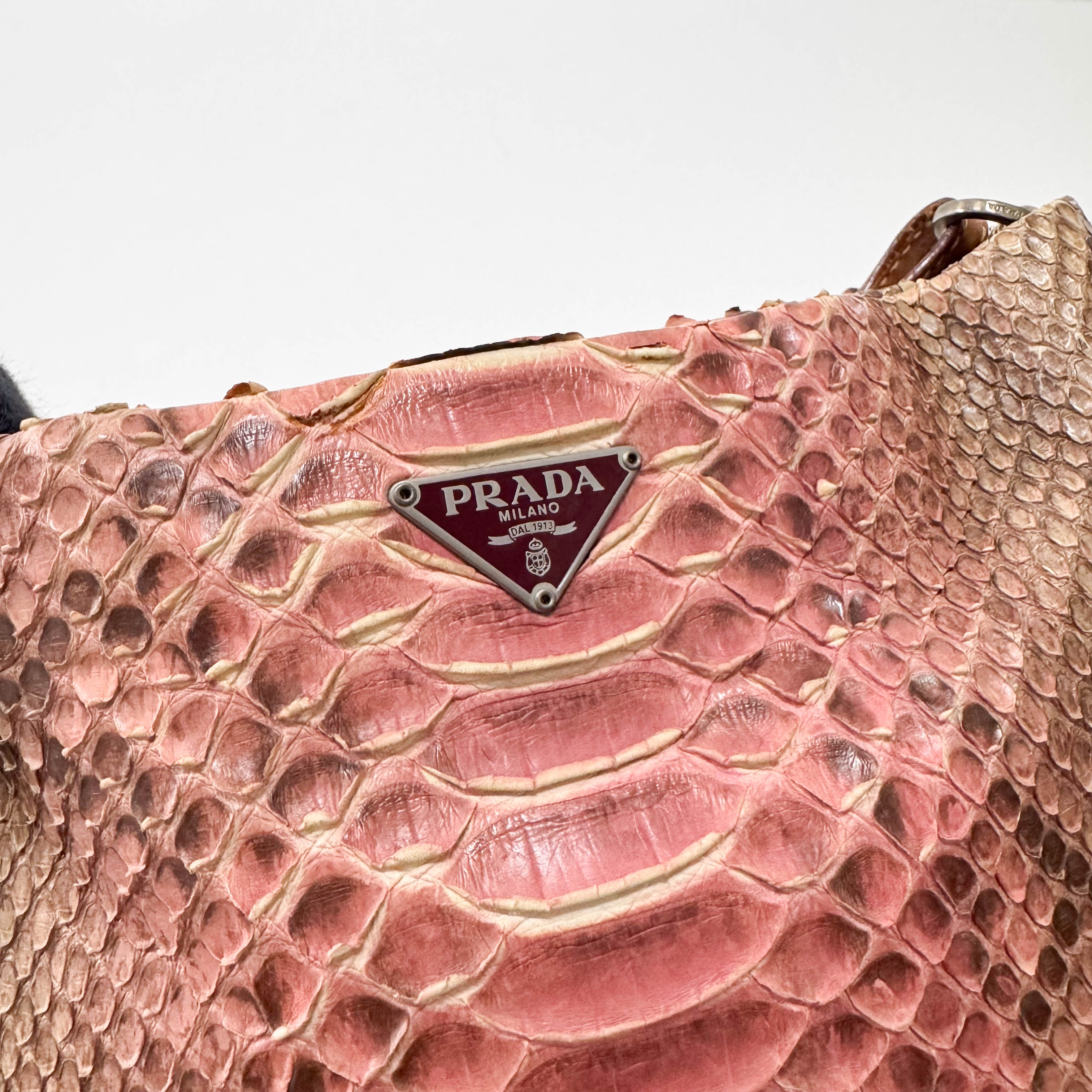 Leather Gradation Pink Shoulder Bag