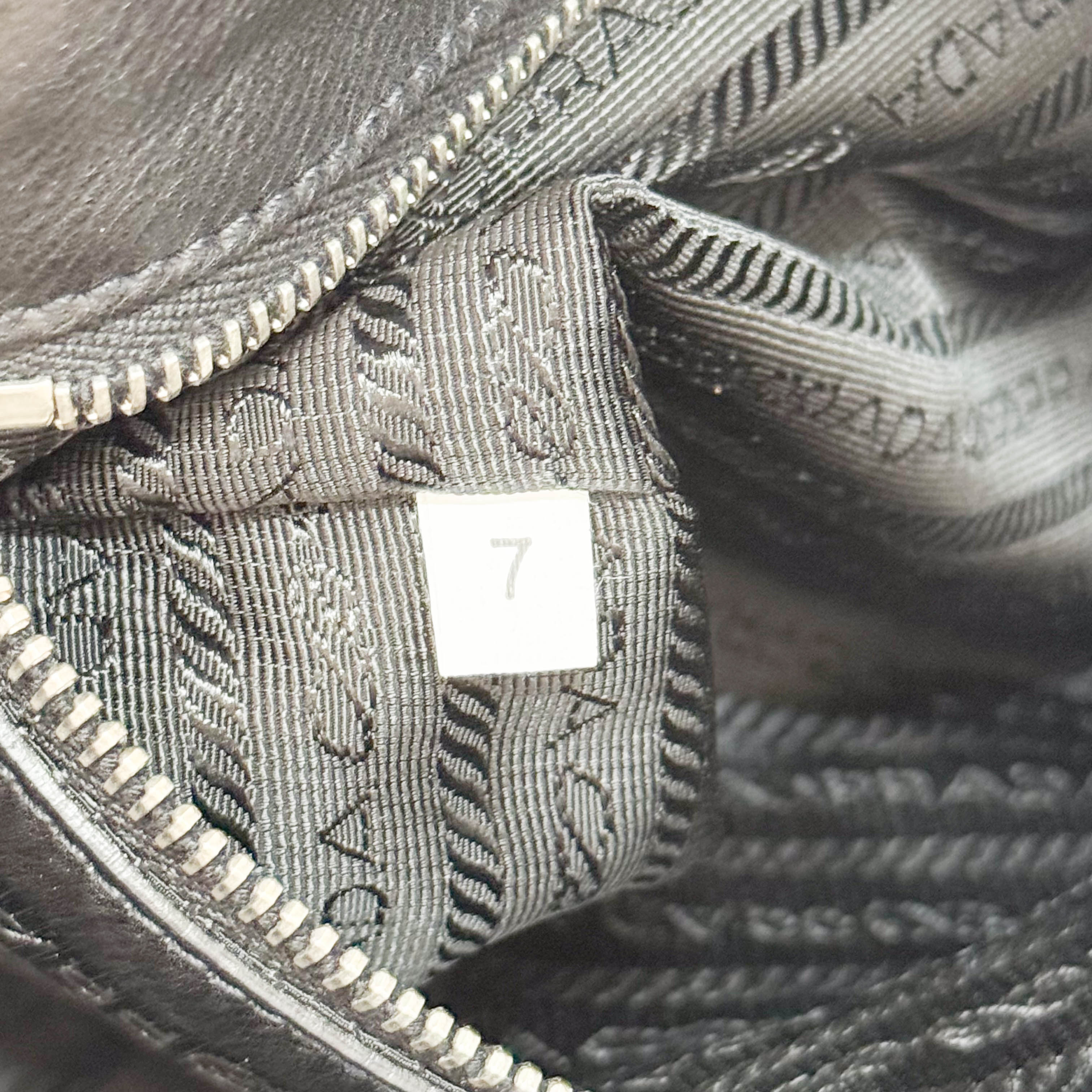 Vitello Black Calfskin Leather Shoulder Bag