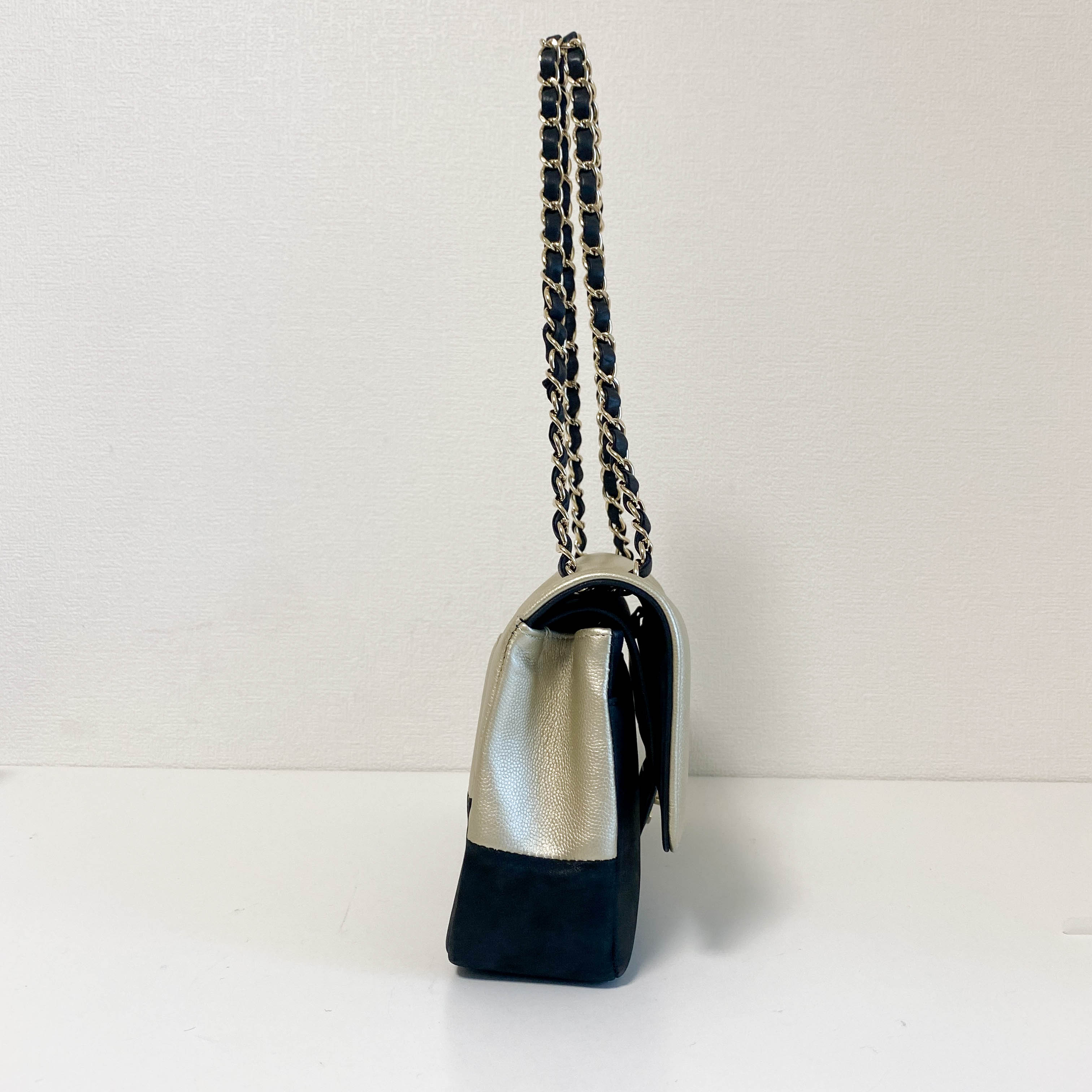 Timeless Classic Flap 25 Gold Calf and Black Leather Chain Shoulder Bag