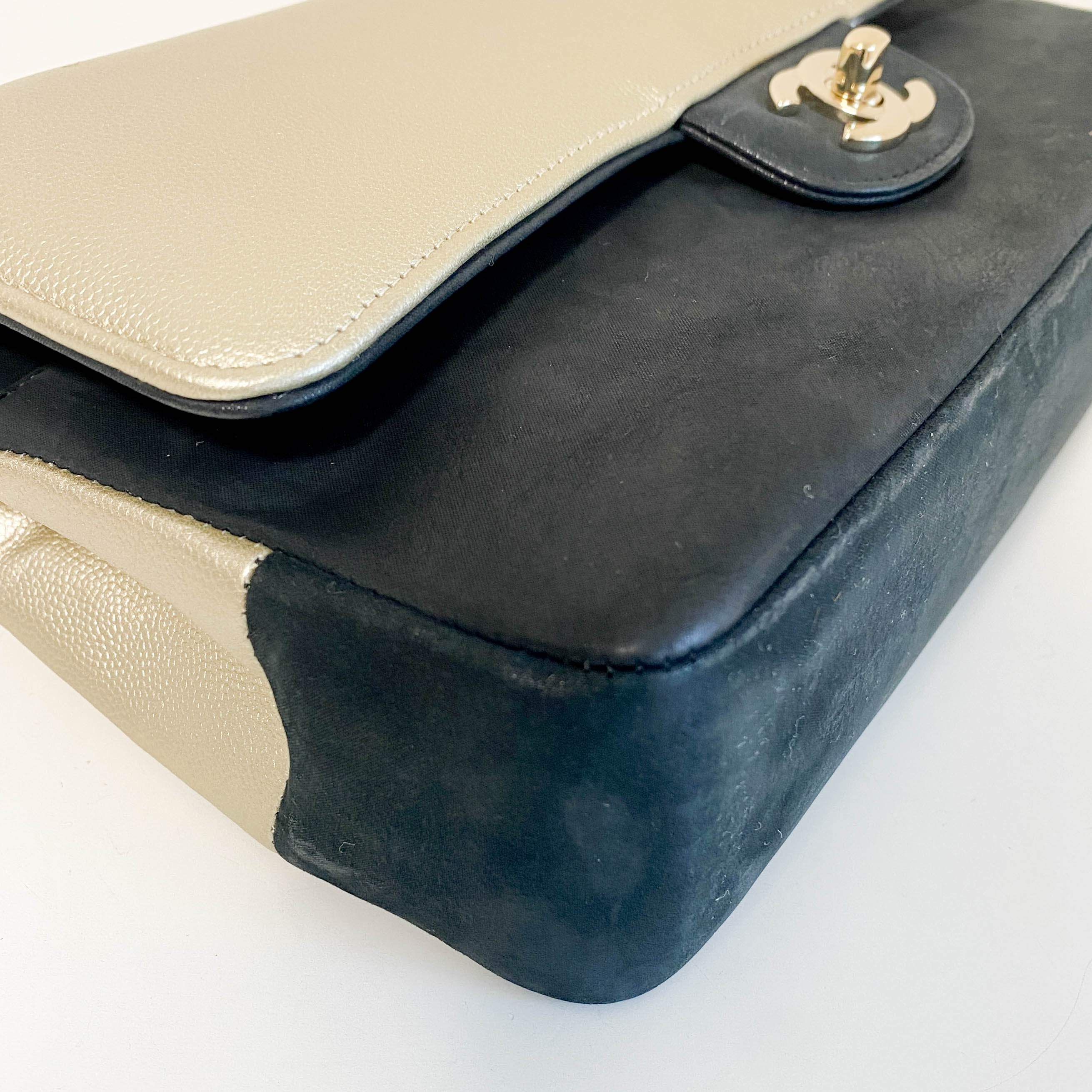 Timeless Classic Flap 25 Gold Calf and Black Leather Chain Shoulder Bag