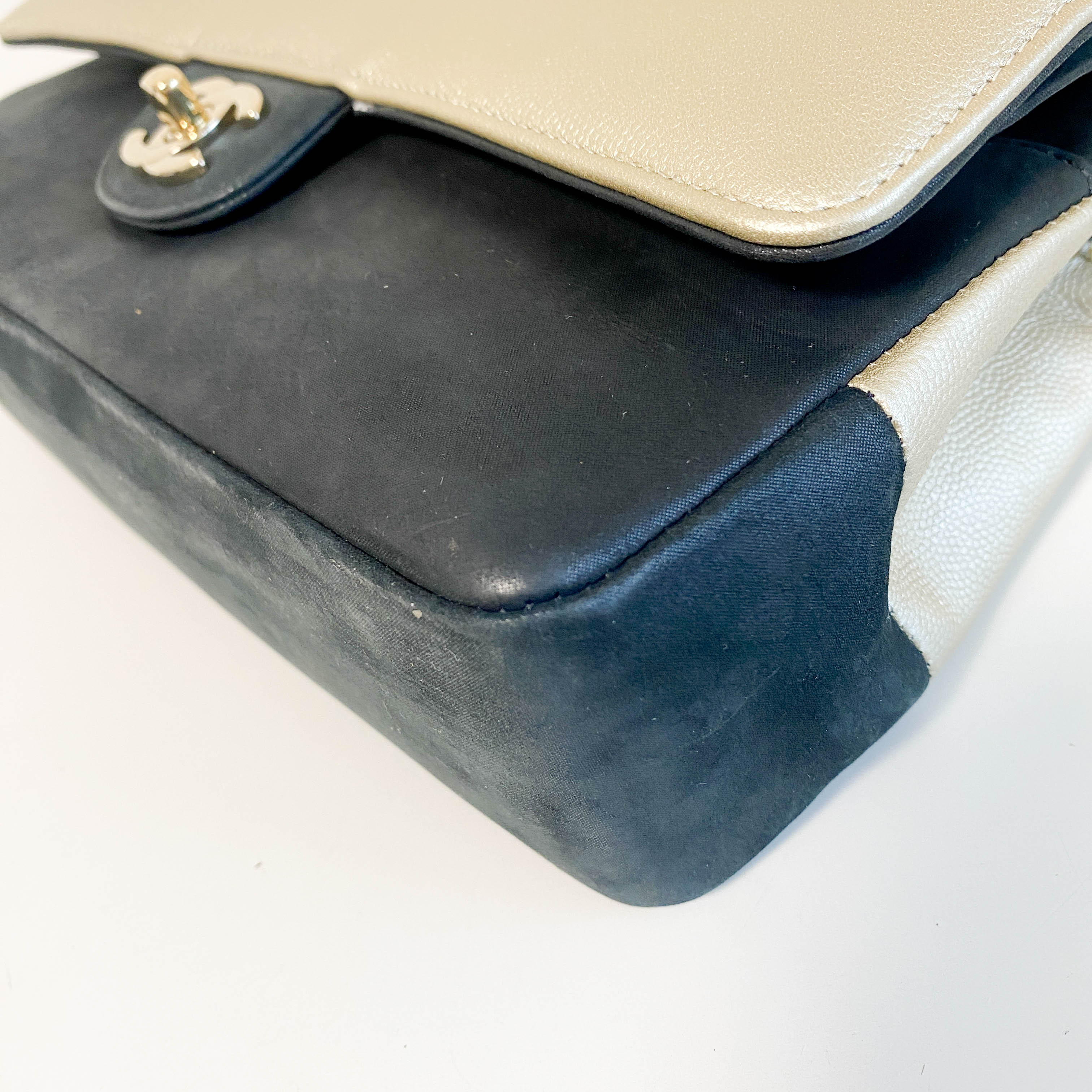 Timeless Classic Flap 25 Gold Calf and Black Leather Chain Shoulder Bag