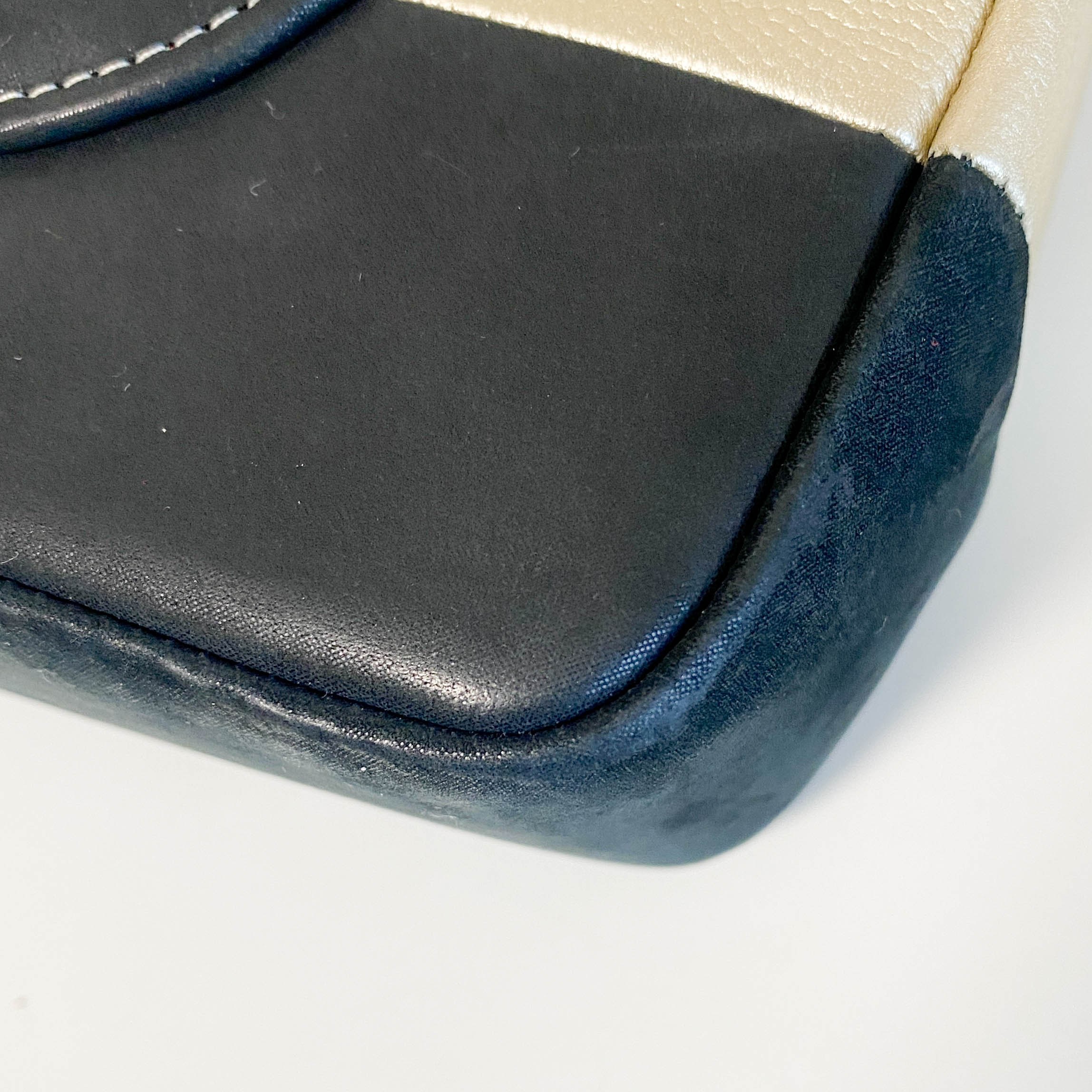 Timeless Classic Flap 25 Gold Calf and Black Leather Chain Shoulder Bag