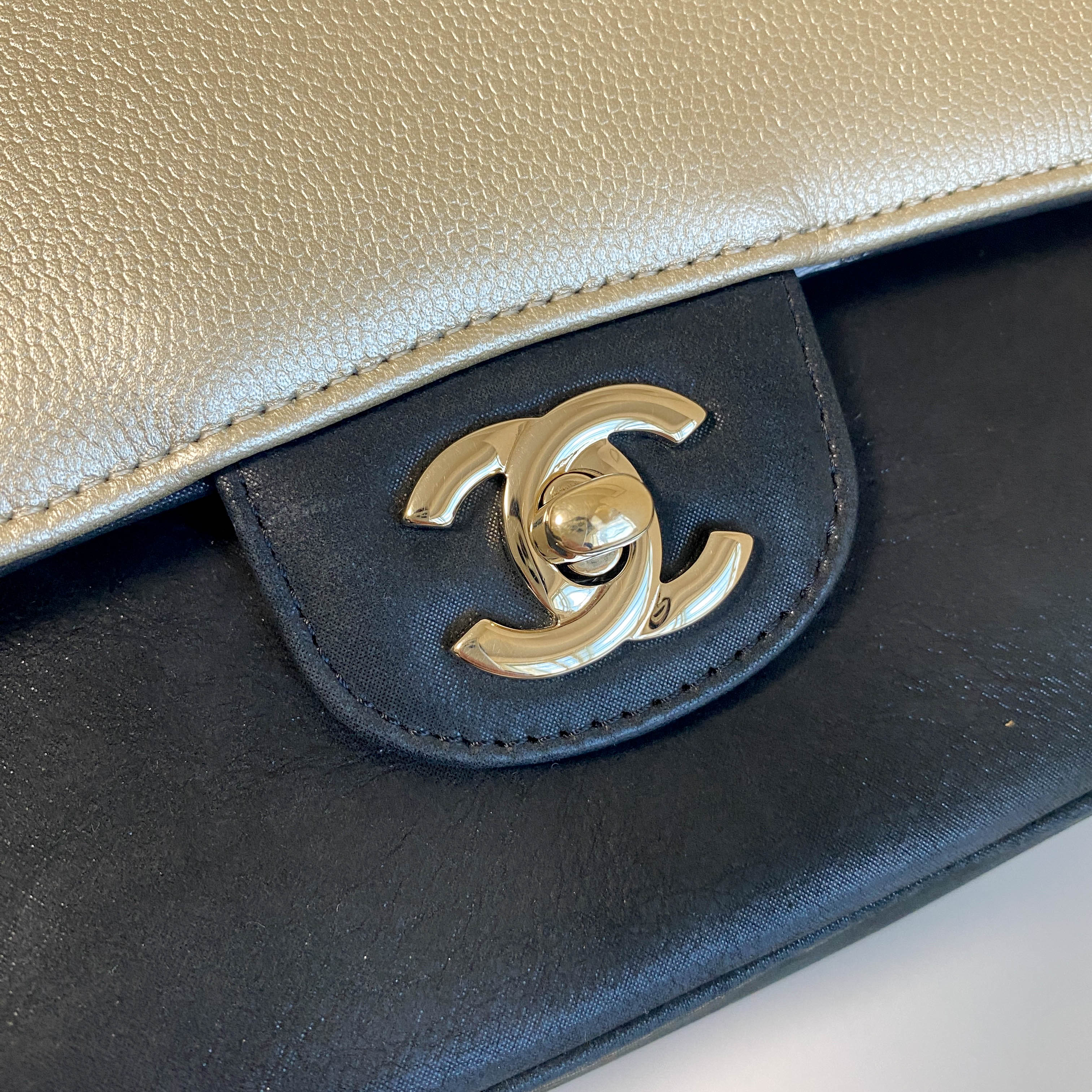 Timeless Classic Flap 25 Gold Calf and Black Leather Chain Shoulder Bag