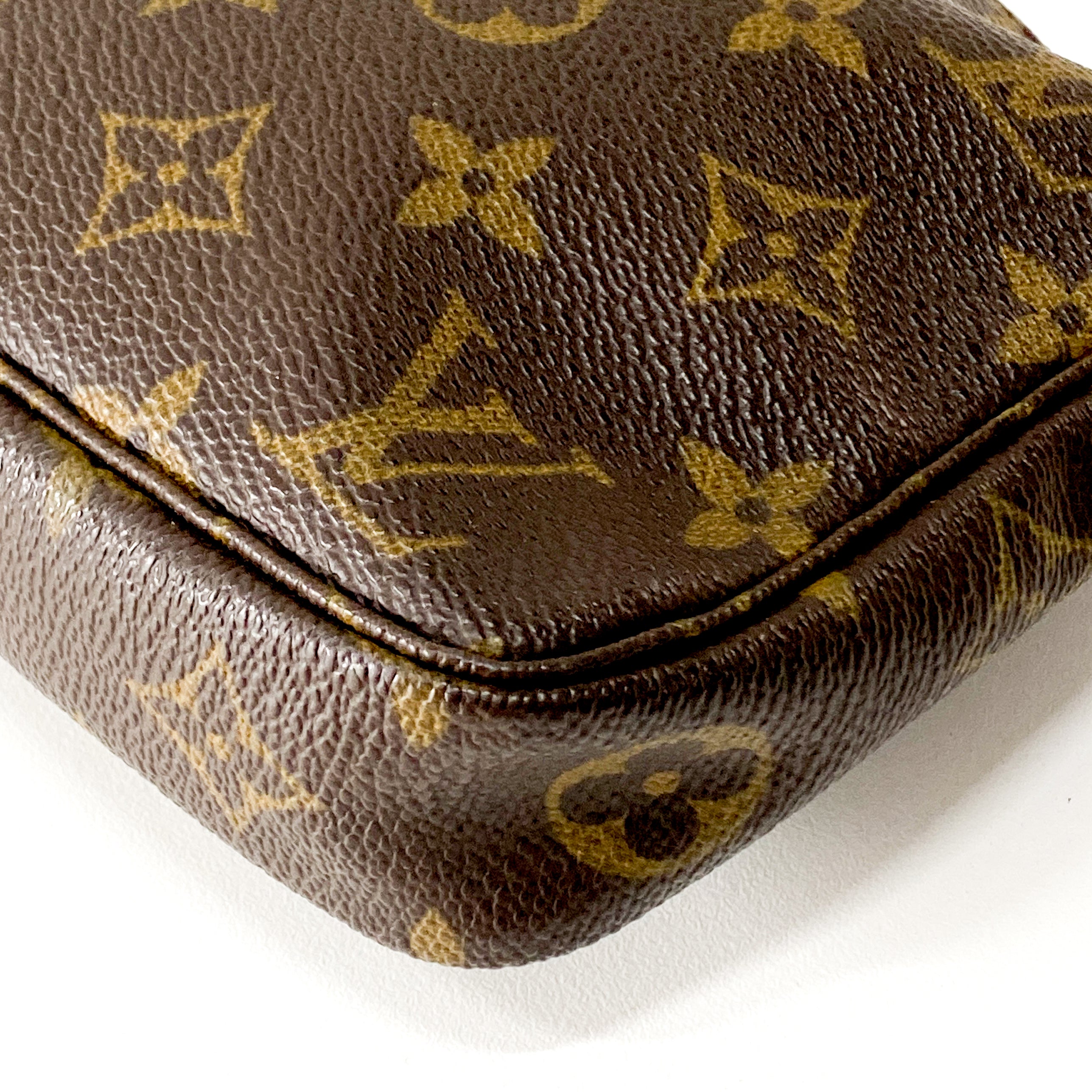 Monogram Pochette Accessoire