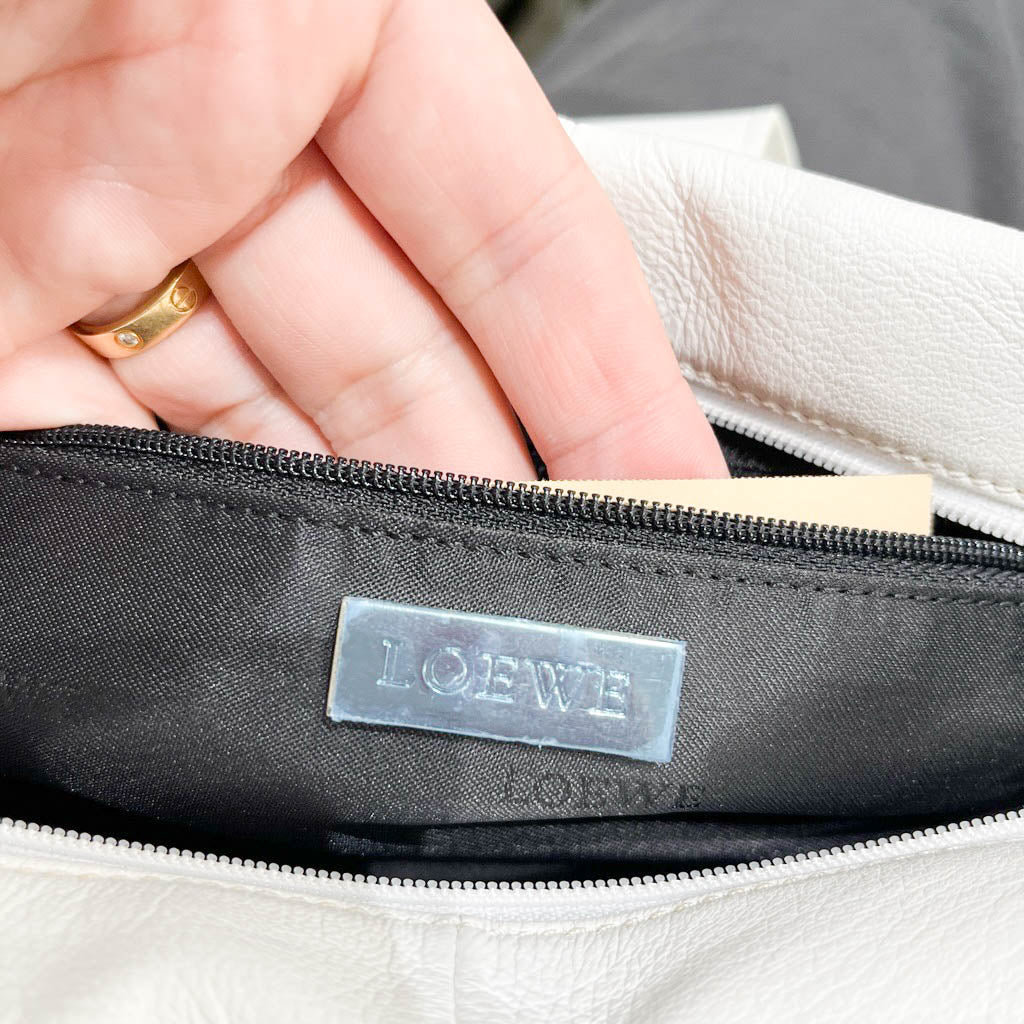 Anagram Buckle White Leather Hand Bag