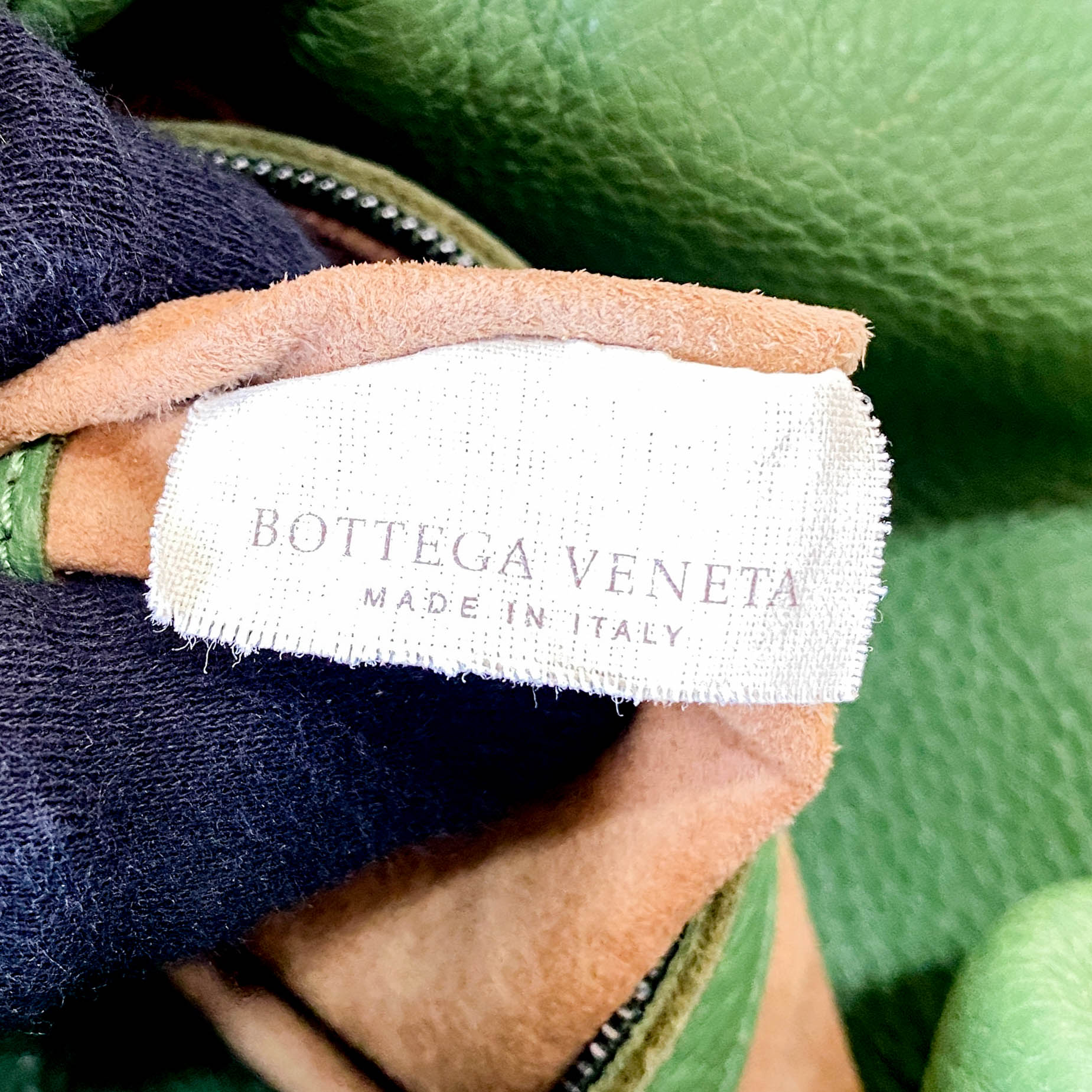 BOTTEGA VENETA Green Leather Shoulder Bag, in , Sold by HIVE PRELOVED - Shoulder Bags, ,