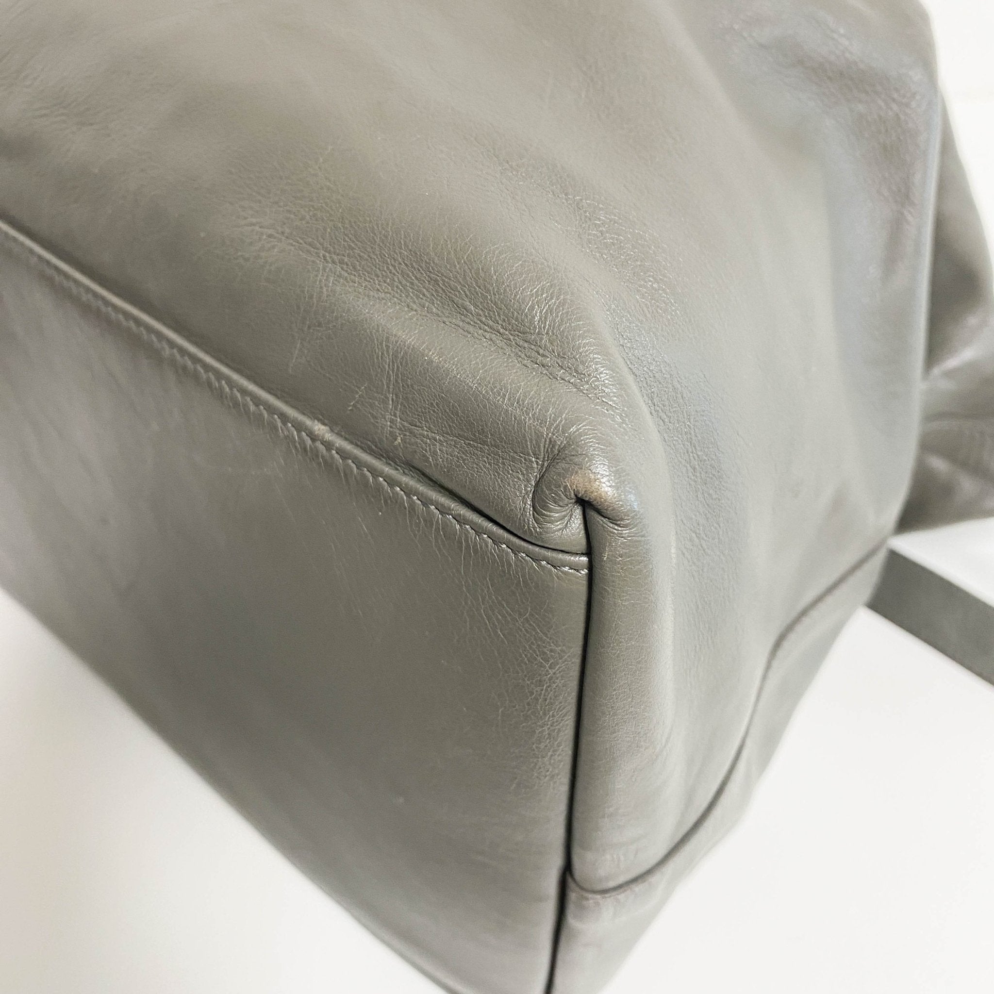 BOTTEGA VENETA Intrecciato Grey Boston Bag, in , Sold by HIVE PRELOVED - Travel bags, ,