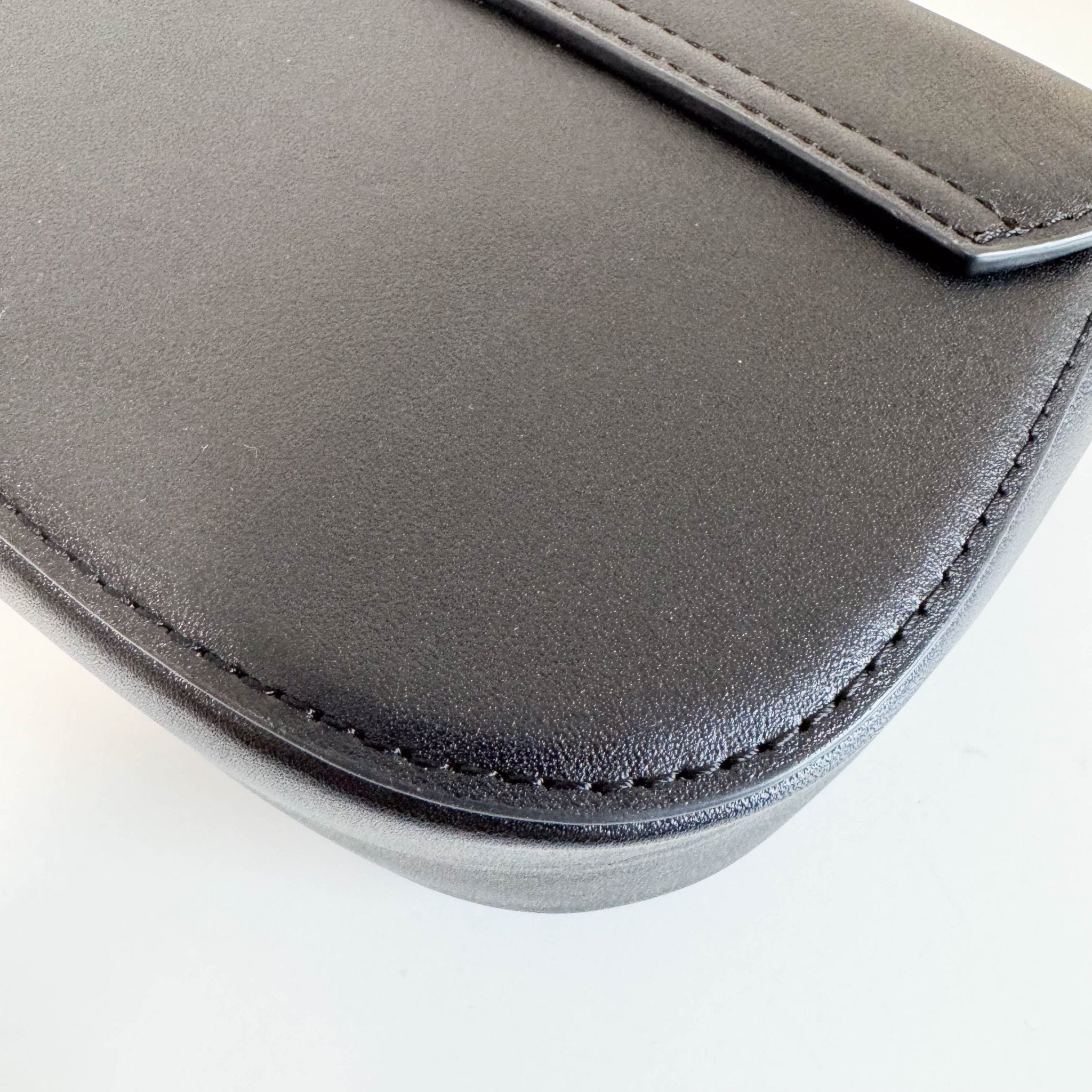 DIESEL 1DR Black Calf Skin Leather Shoulder Crossbody bag, in , Sold by HIVE PRELOVED - Crossbody bags, Shoulder Bags,