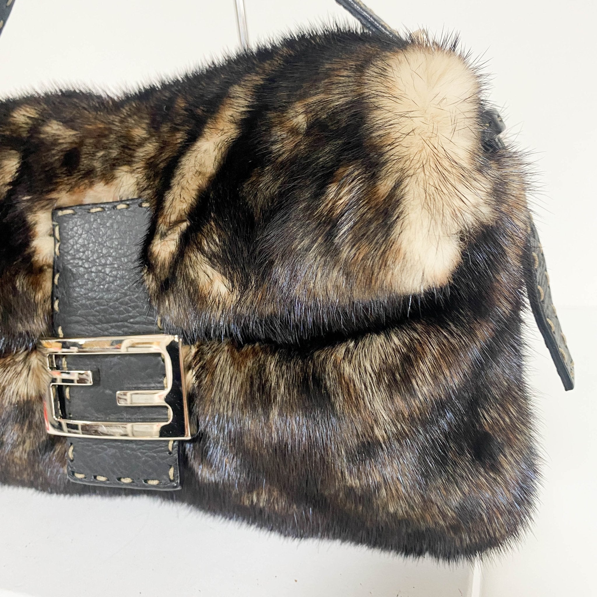 FENDI Selleria Baguette Black Fur Shoulder Bag – HIVE PRELOVED