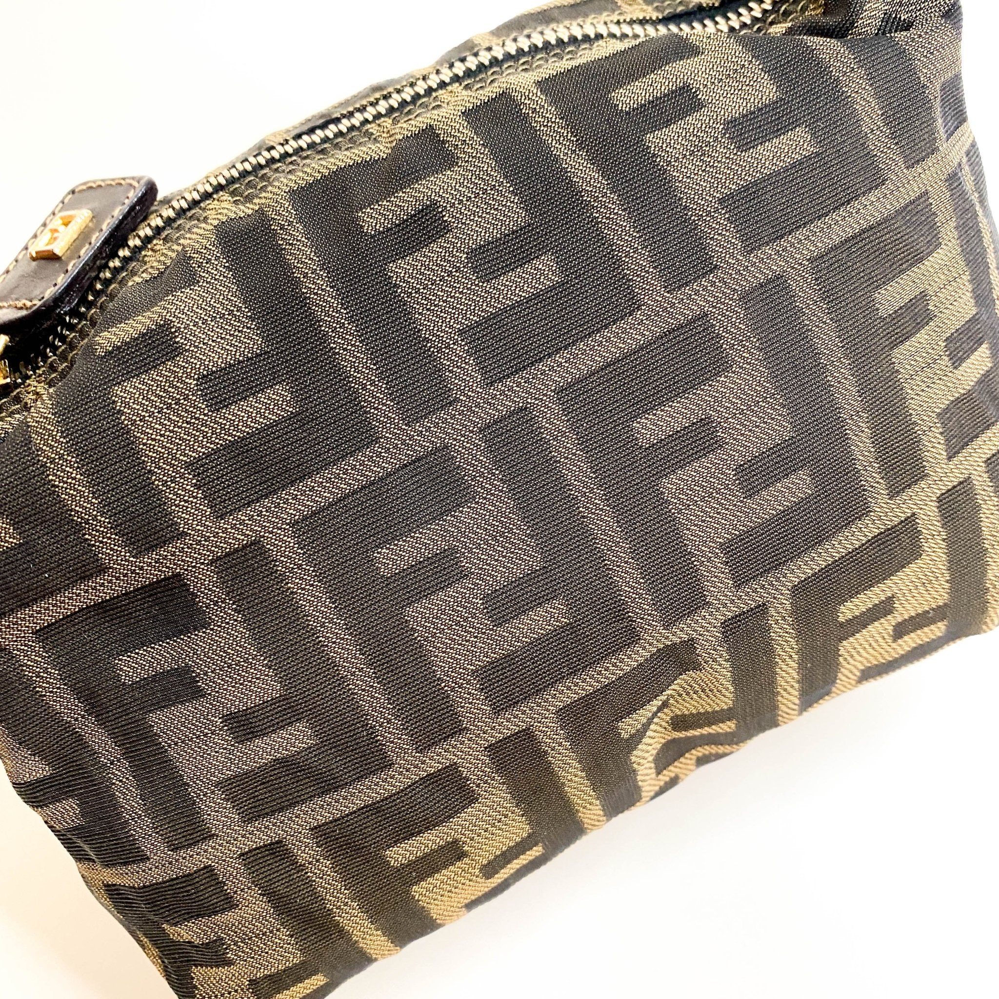 バッグ FENDI Zucca Mini Accessory Pouch Bag FENDI Zucca Mini Pouch Bag – HIVE PRELOVED