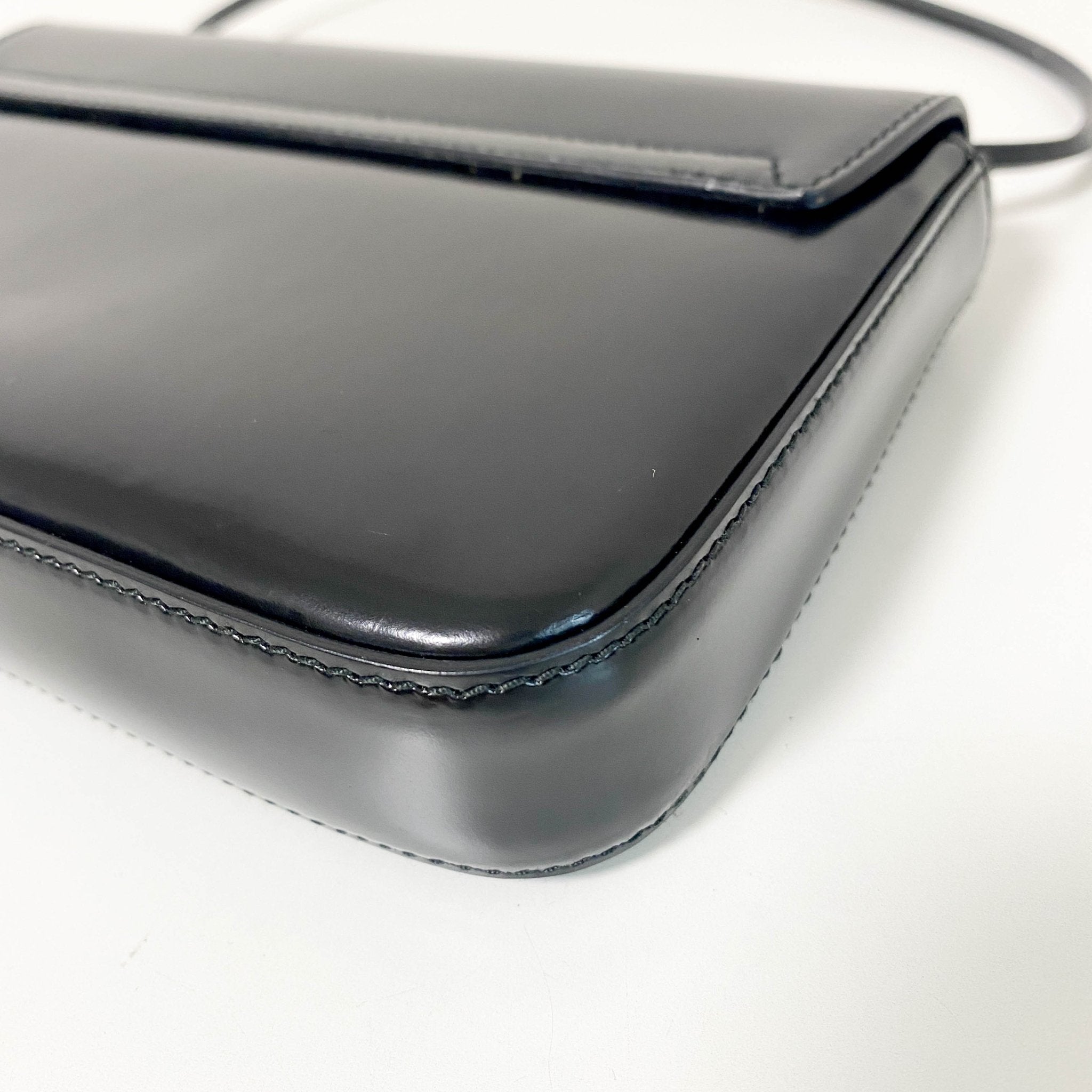 GUCCI Black Leather & Metal Hardware Detail Hand Bag, in , Sold by HIVE PRELOVED - Handle Bags, ,