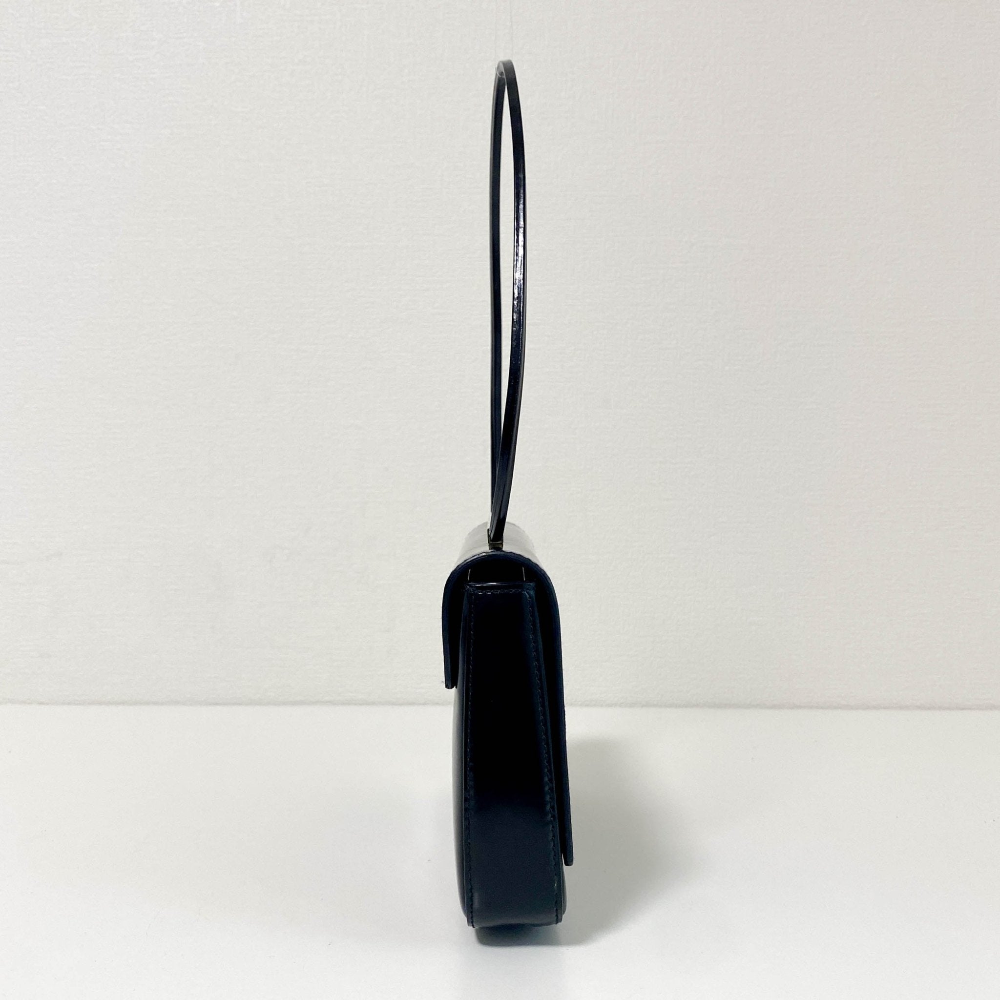 GUCCI Black Leather & Metal Hardware Detail Hand Bag, in , Sold by HIVE PRELOVED - Handle Bags, ,