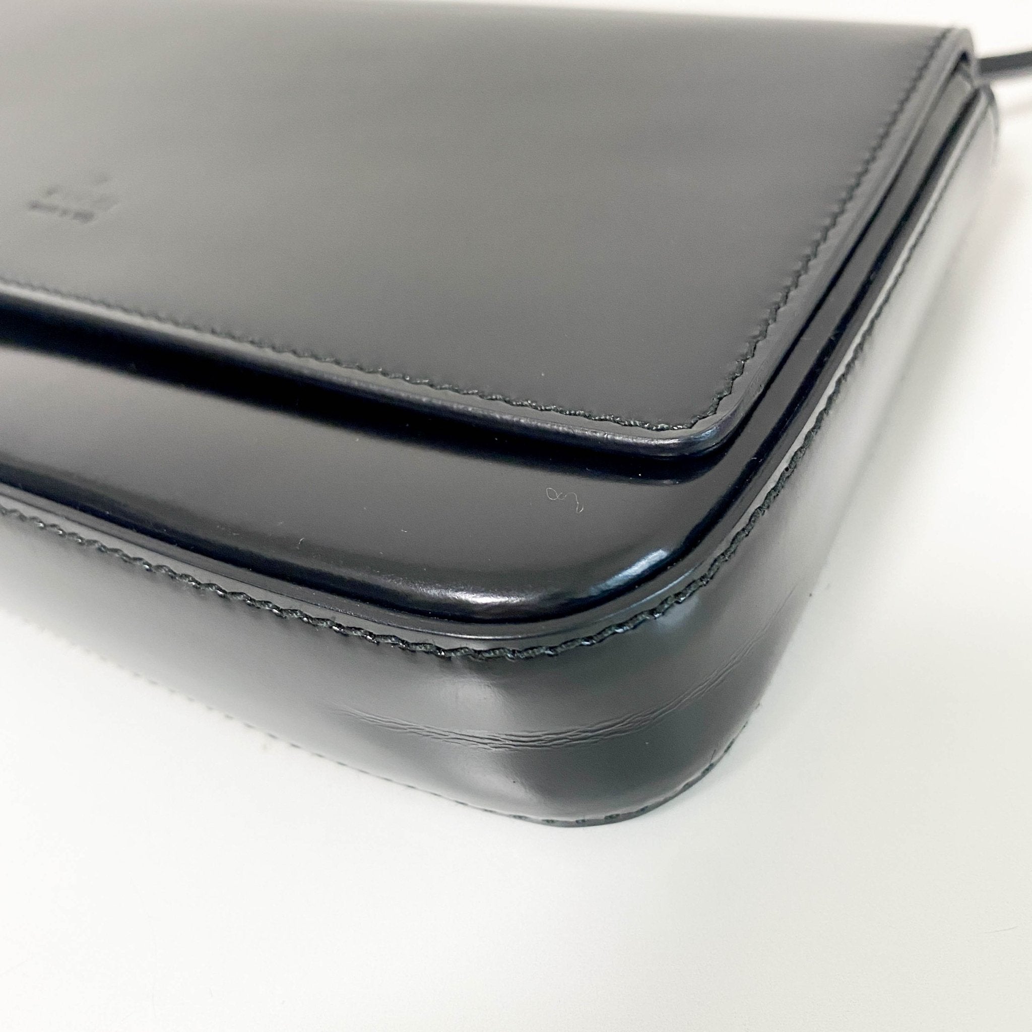 GUCCI Black Leather & Metal Hardware Detail Hand Bag, in , Sold by HIVE PRELOVED - Handle Bags, ,