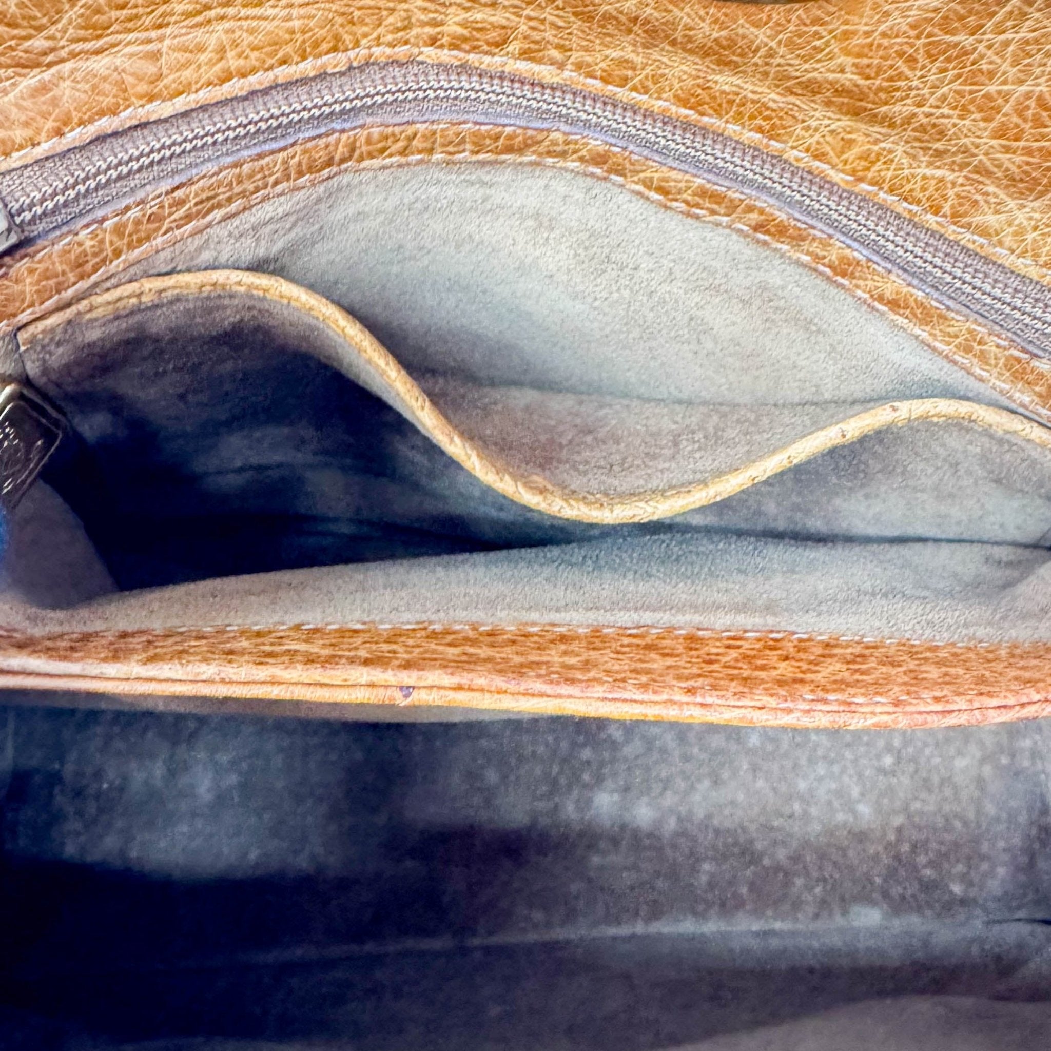 GUCCI Brown Leather Old Turn Lock Black / 30 Handbag, in , Sold by HIVE PRELOVED - Handle Bags, ,