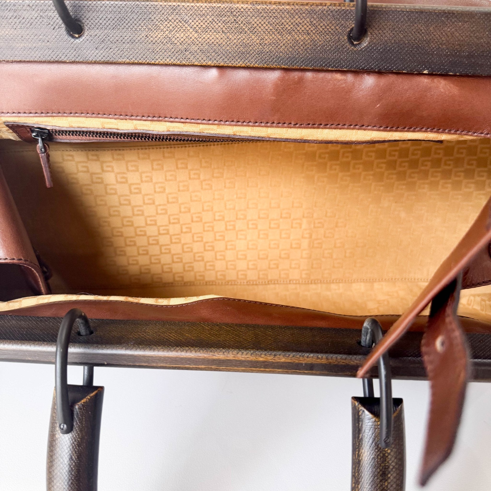 GUCCI Brown Leather Wood Handles Doctor Handbag, in , Sold by HIVE PRELOVED - Totes, ,