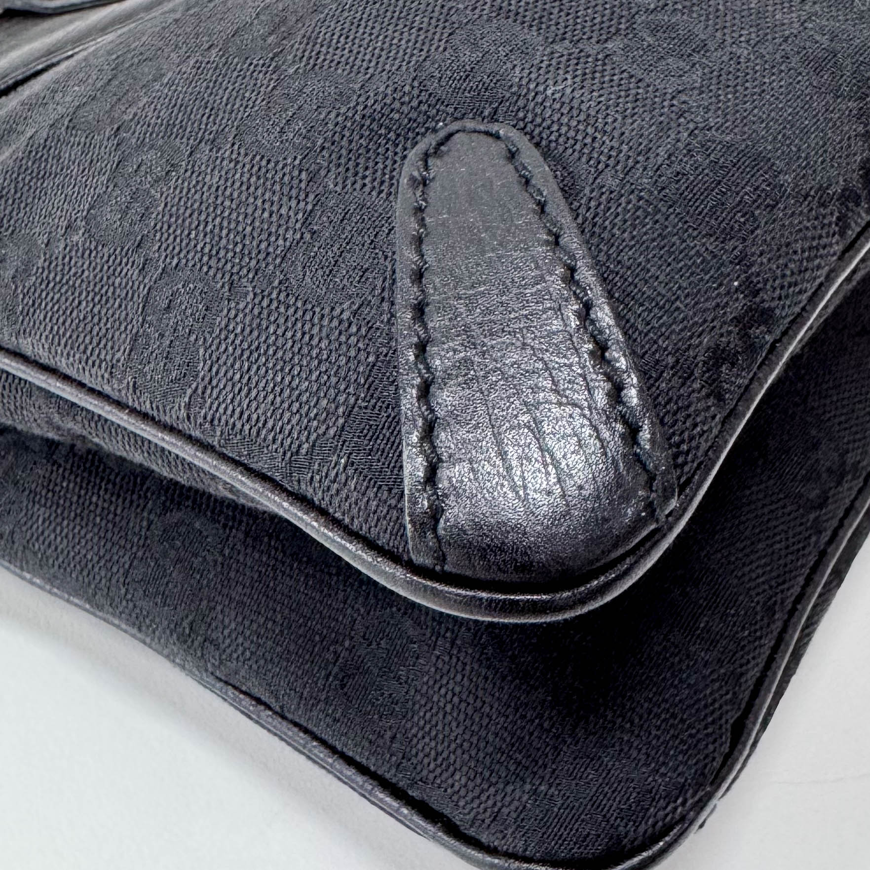 GUCCI Horsebit Chain Black GG Canvas & Leather Shoulder Bag, in , Sold by HIVE PRELOVED - Shoulder Bags, ,