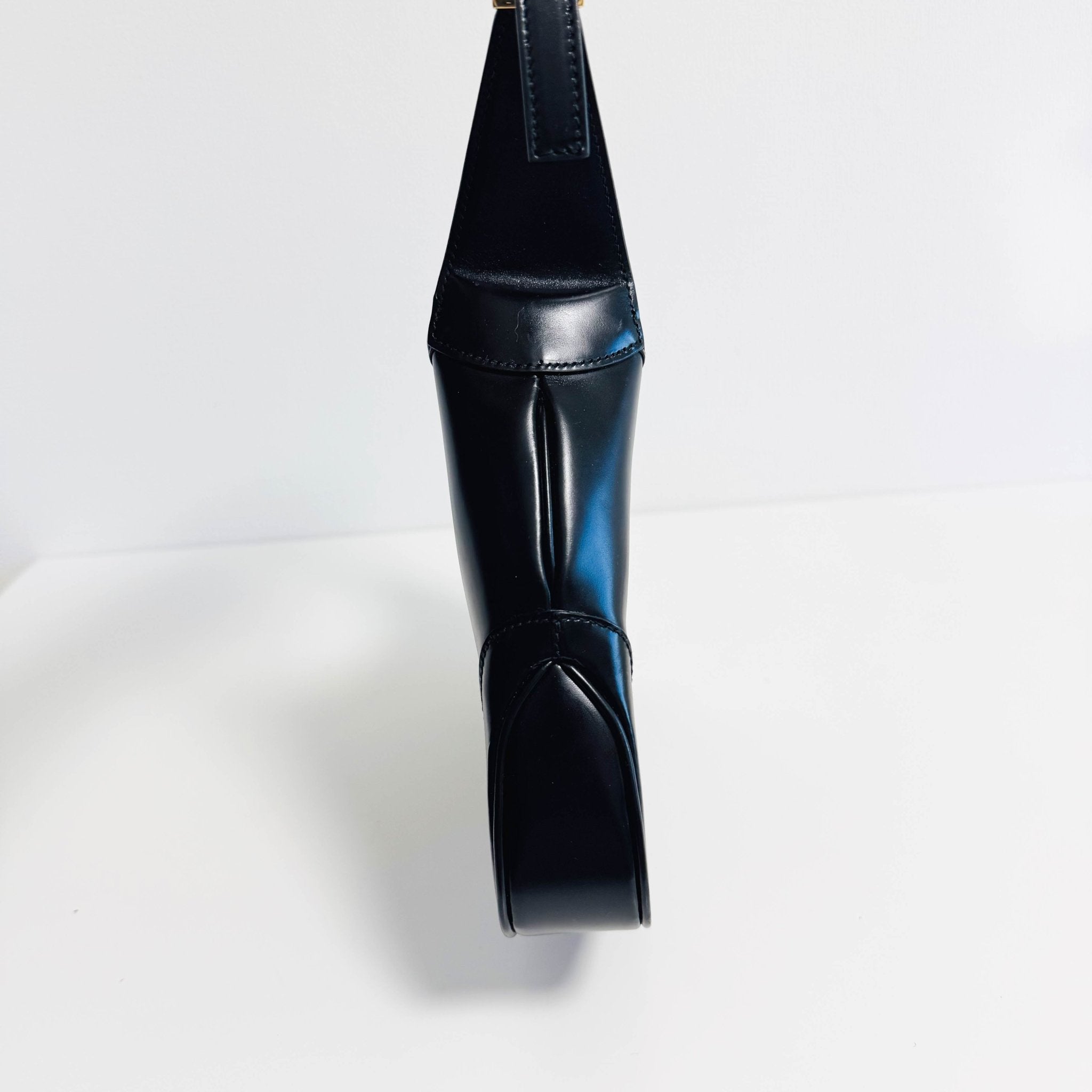 GUCCI Jackie Black Leather Shoulder Bag, in , Sold by HIVE PRELOVED - Shoulder Bags, ,