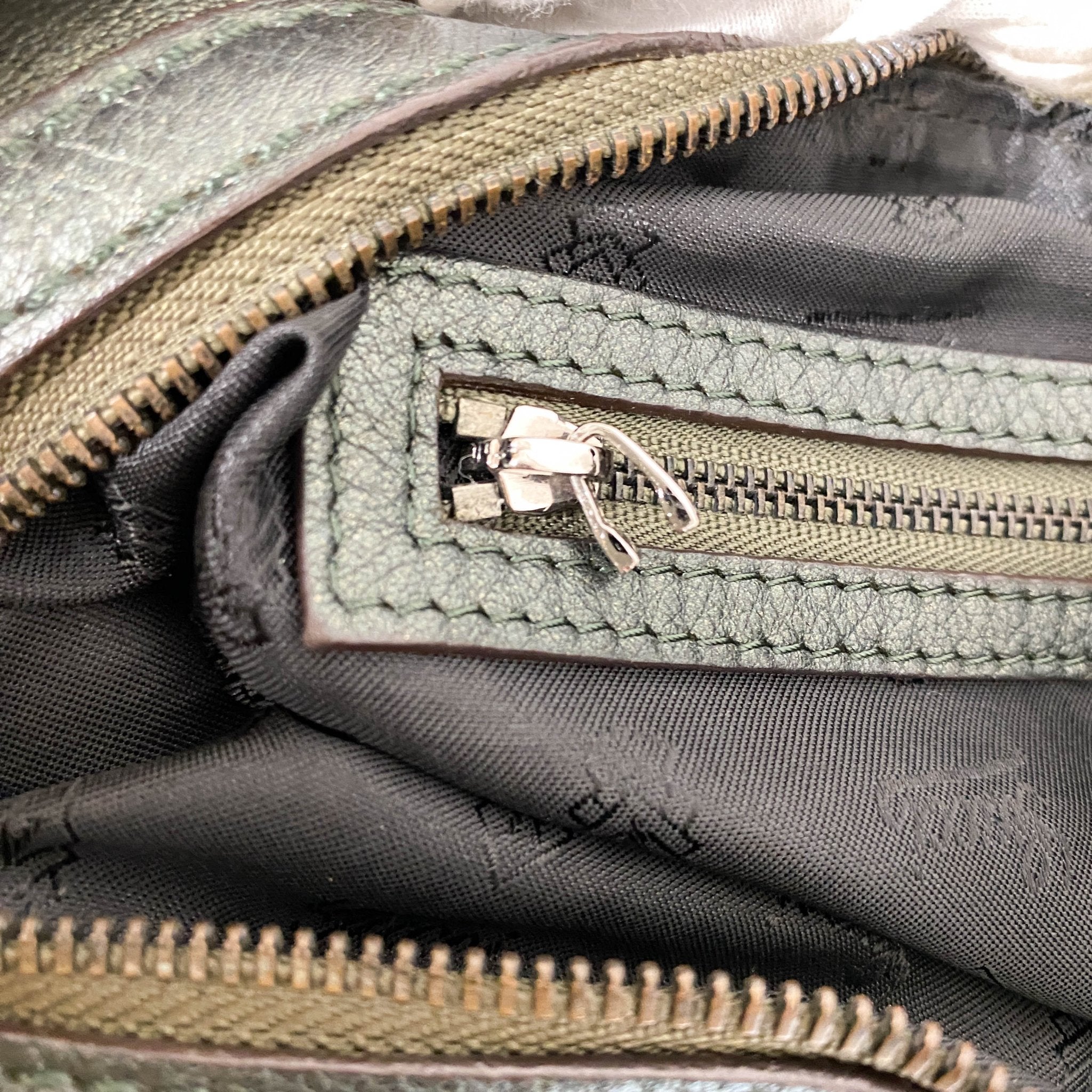 GUCCI Leather Metallic Green Handbag, in , Sold by HIVE PRELOVED - Handle Bags, ,