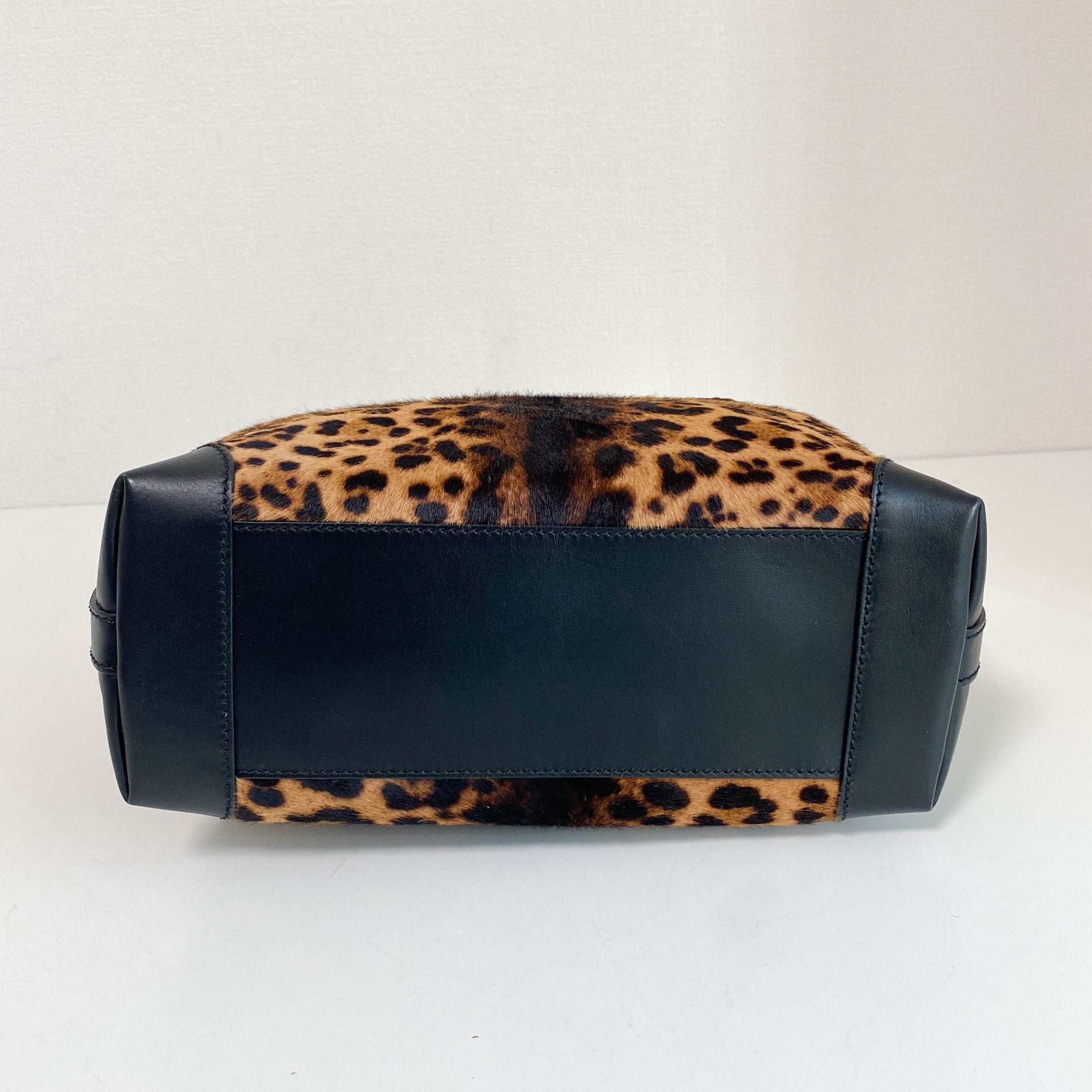 GUCCI Leather x Harako Tote Bag Leopard Print, in , Sold by HIVE PRELOVED - Handle Bags, Shoulder Bags,