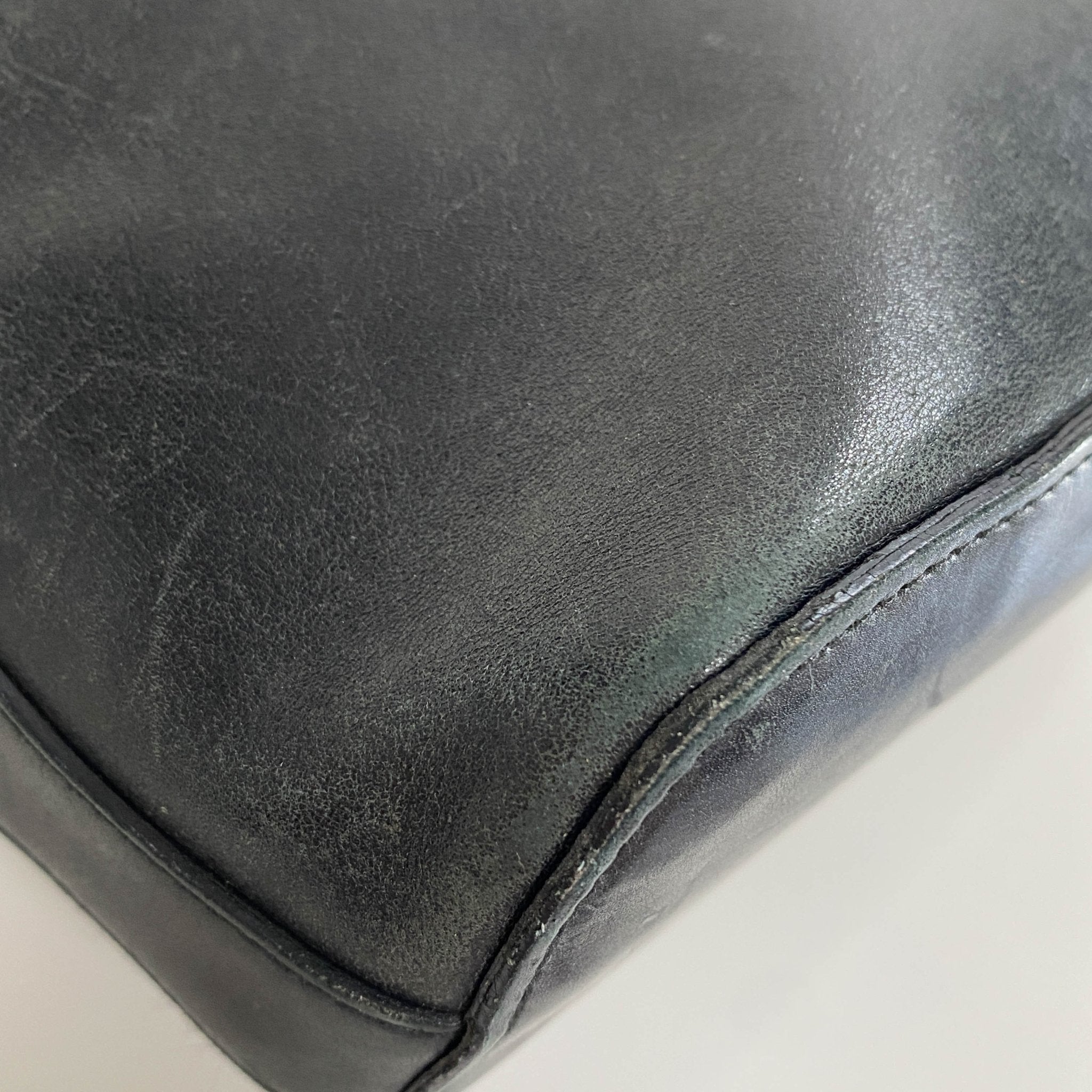 GUCCI Vintage Black Leather GG Shoulder Bag – HIVE PRELOVED