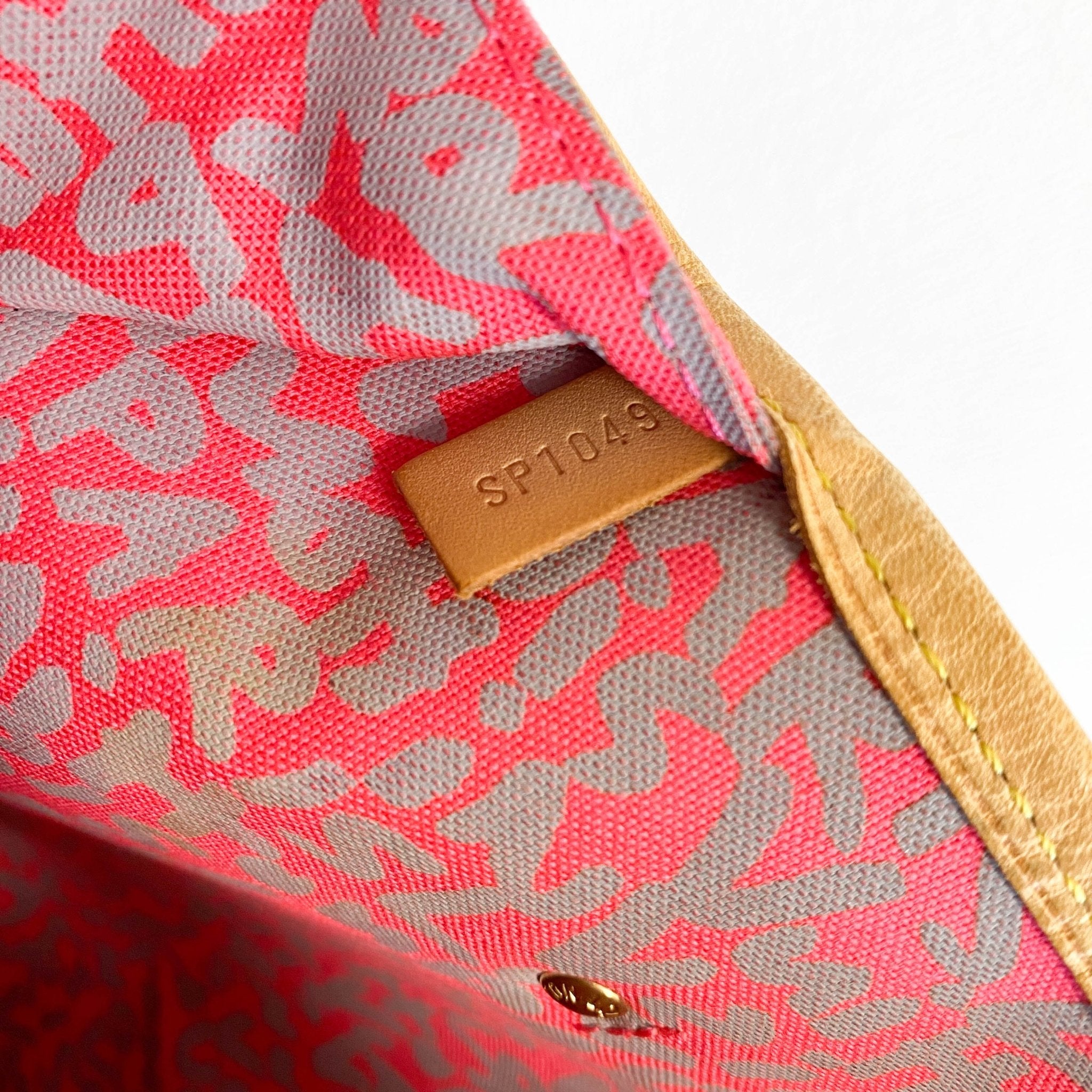 Louis Vuitton x Stephen Sprouse Monogram Graffiti Neverfull GM Fuchsia Pink in Sold by HIVE PRELOVED - Shoulder Bag