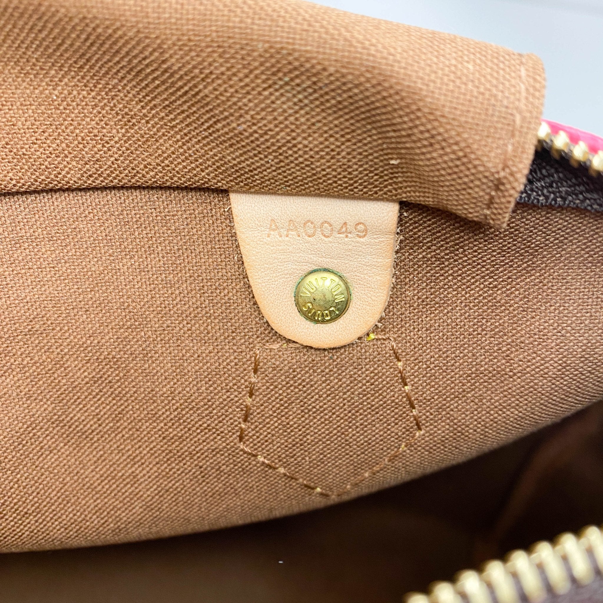 LOUIS VUITTON Louis Vuitton x Stephen Sprouse Monogram Graffiti Speedy 30 Red, in , Sold by HIVE PRELOVED - Handle Bags, ,