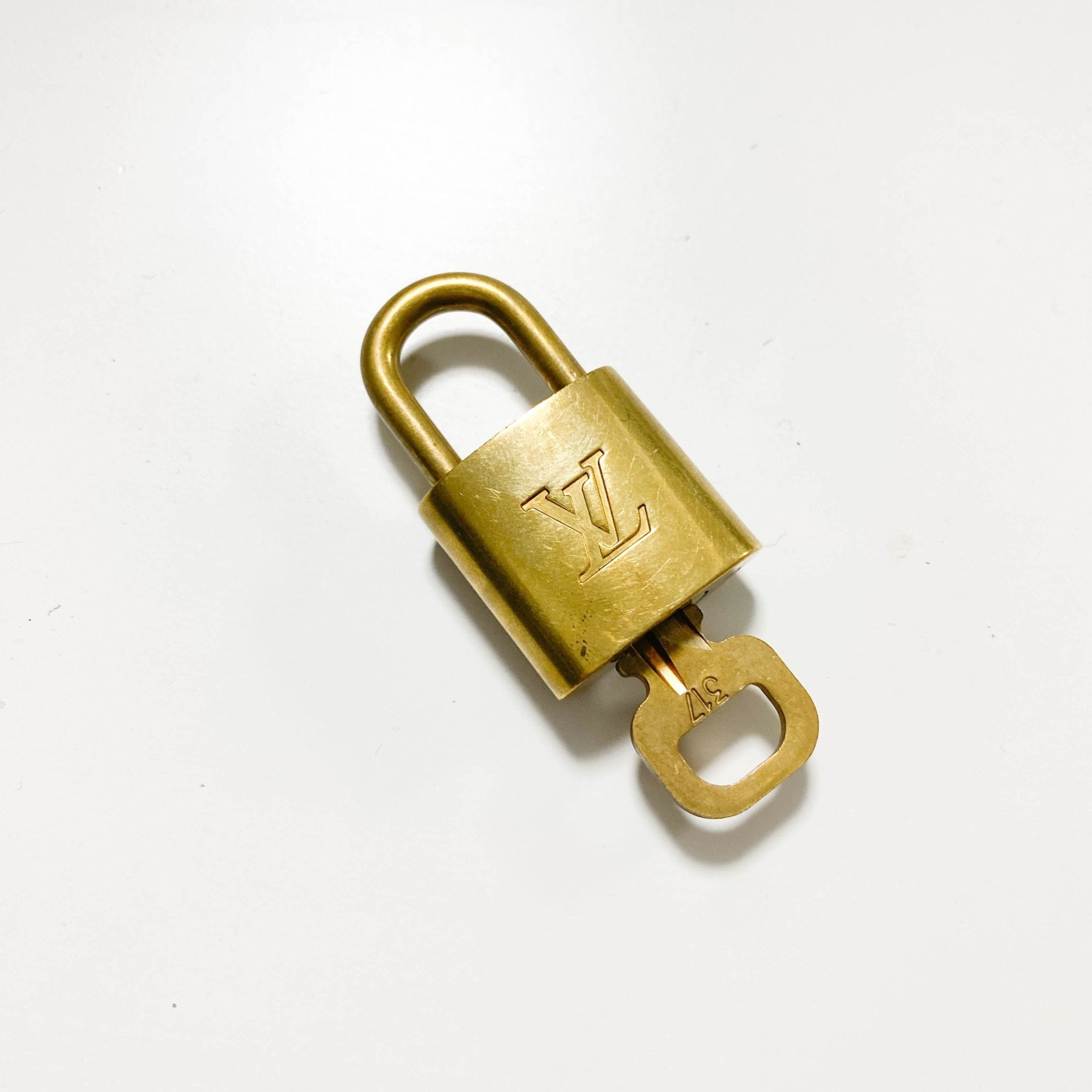 LOUIS VUITTON Louis Vuitton x Stephen Sprouse Monogram Graffiti Speedy 30 White, in , Sold by HIVE PRELOVED - Handle Bags, ,