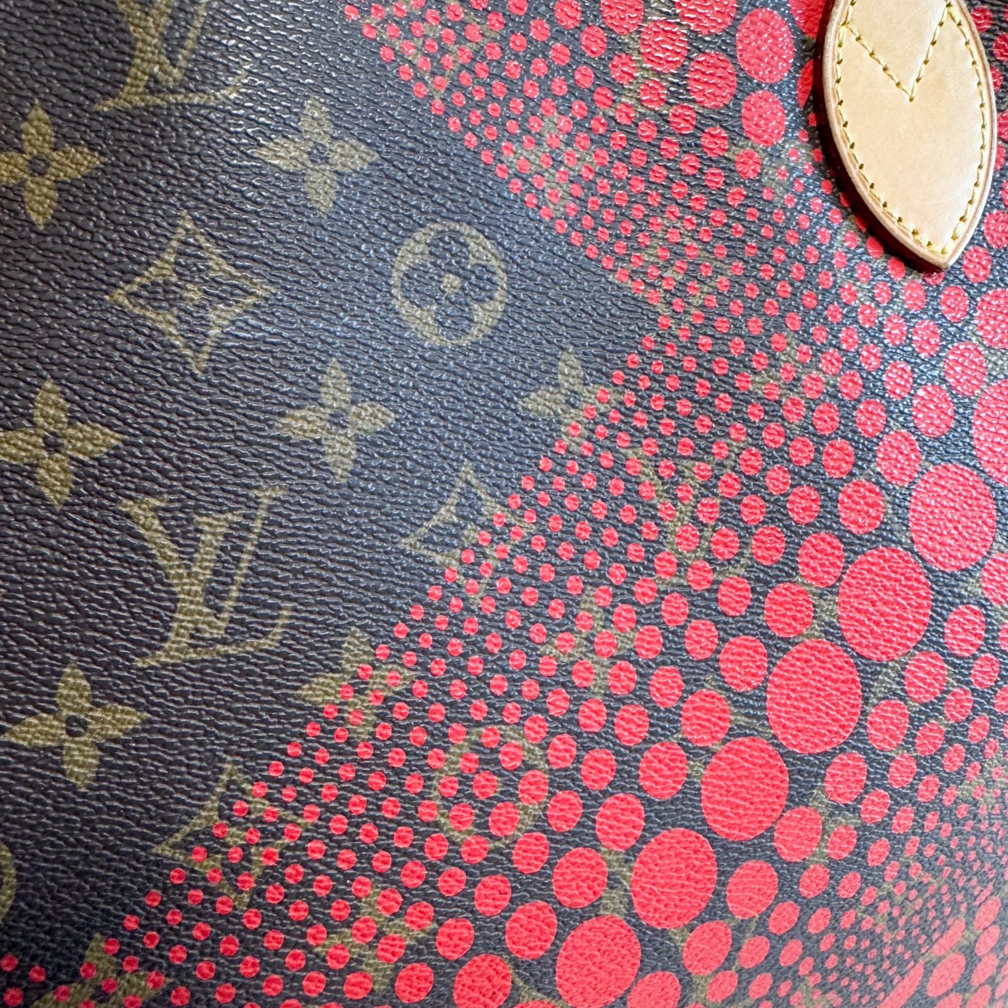 LOUIS VUITTON Louis Vuitton x Yayoi Kusama Monogram Wave Neverfull MM Tote, in , Sold by HIVE PRELOVED - Totes, ,