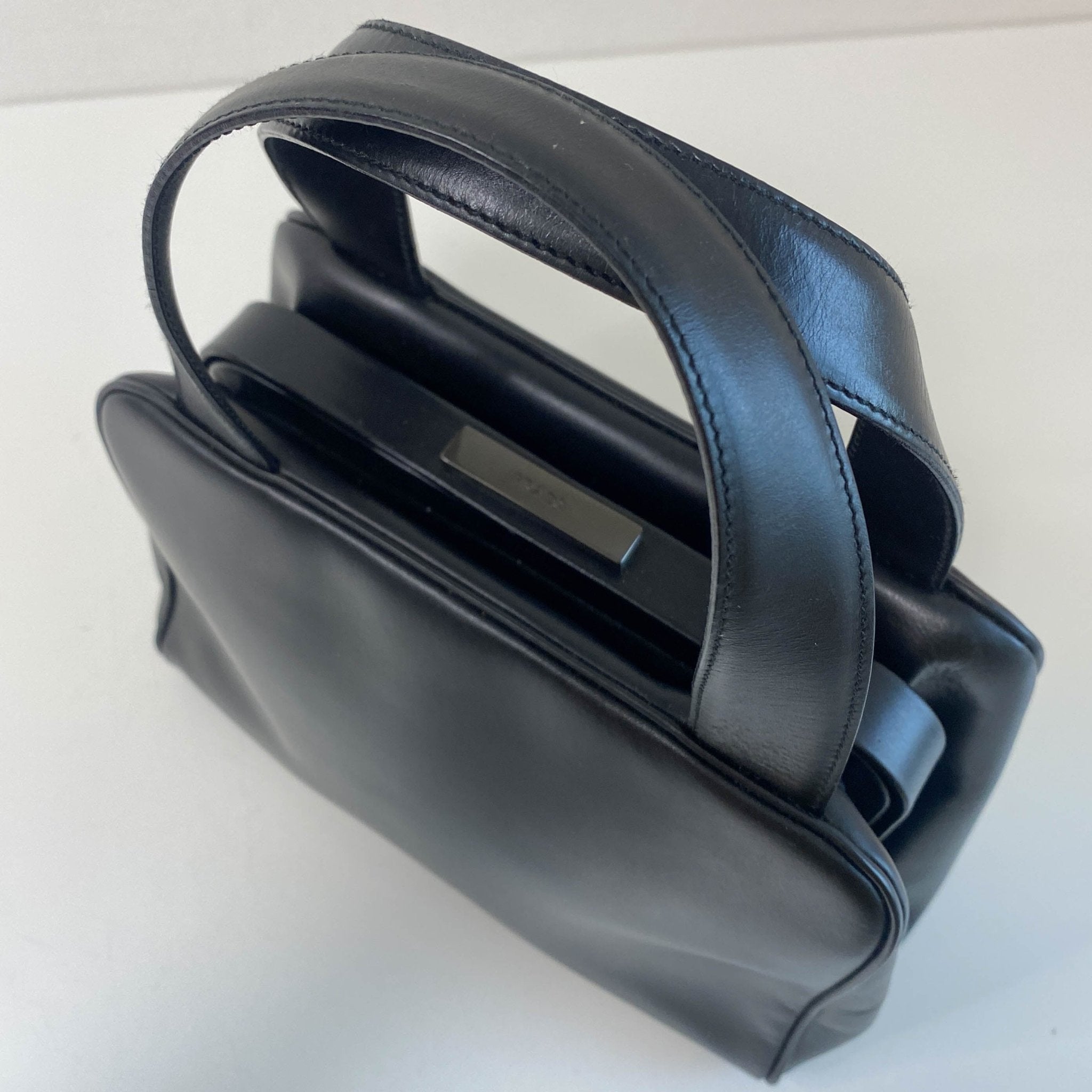 バッグ PRADA ARCHIVE CANVAS LEATHER HAND BAG PRADA Archive Black Leather Top Handle Bag – HIVE PRELOVED