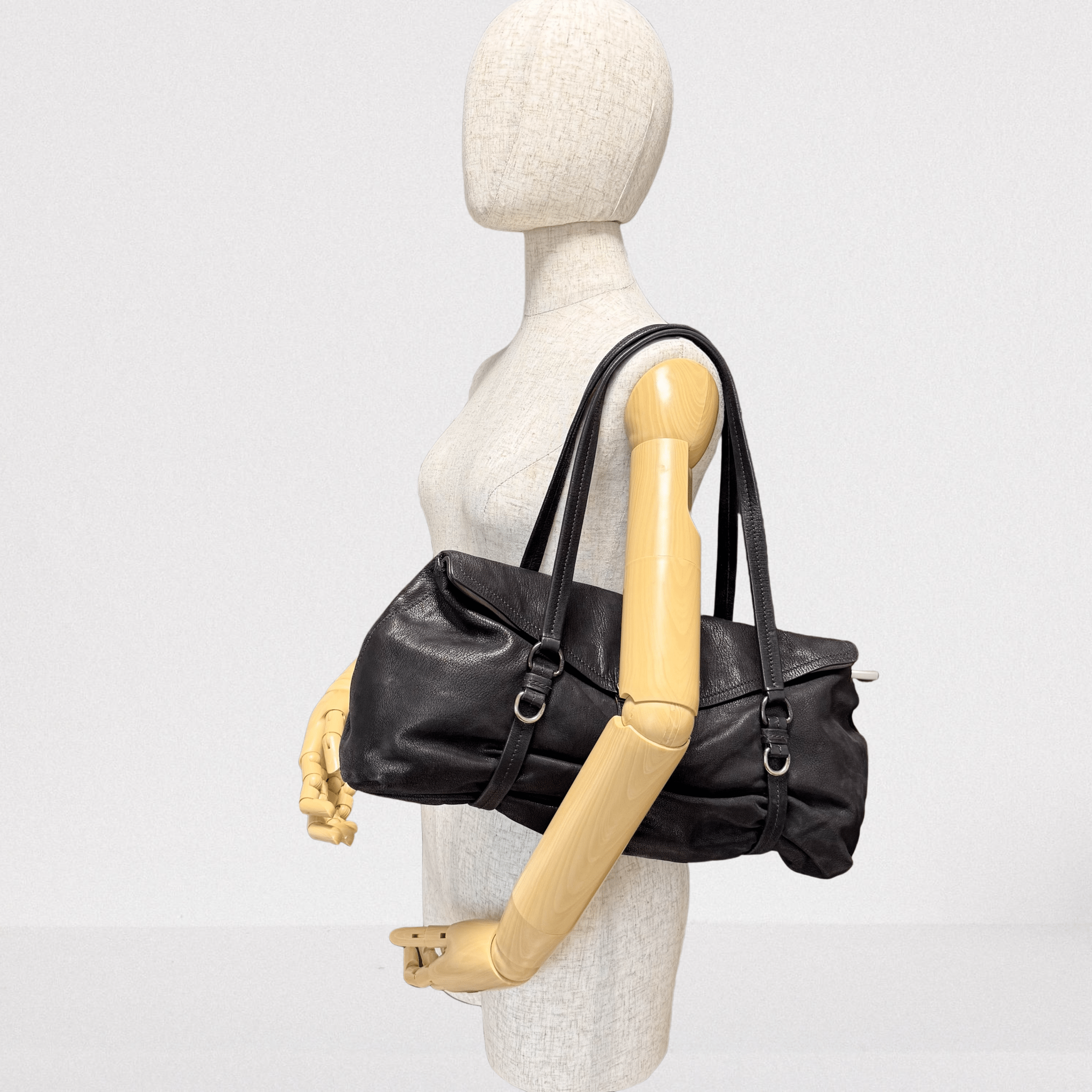 00’s archive leather shoulder bag BLACK SF23156B-Ferragamo-Soft-Hobo-